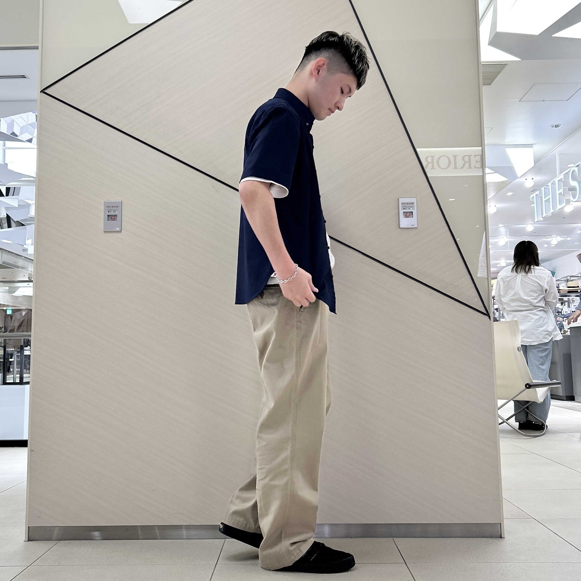千葉亮太さんの「DRESSTERIOR｜ナイトエンブロイ オックスシャツ」を使ったコーディネート