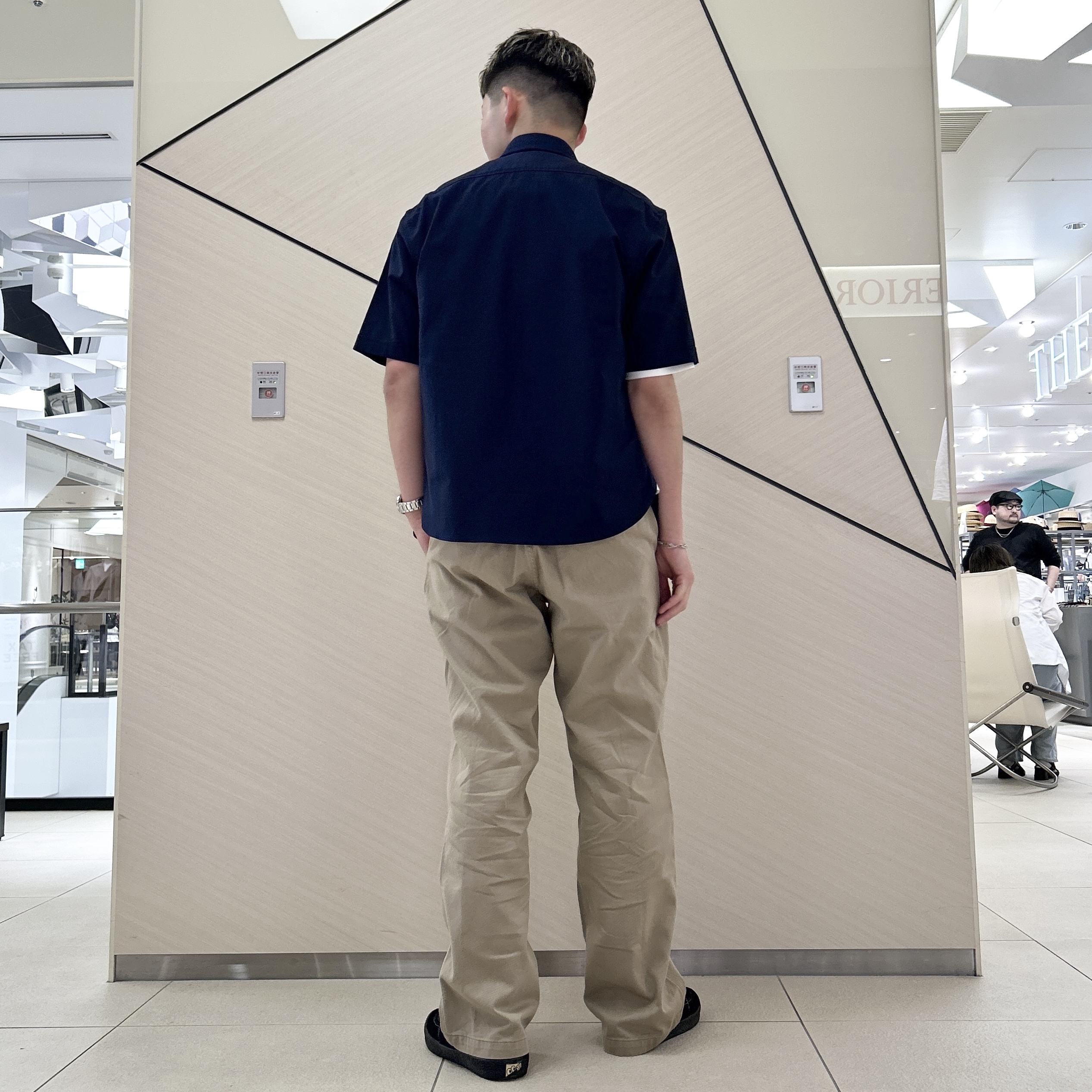 千葉亮太さんの「DRESSTERIOR｜ナイトエンブロイ オックスシャツ」を使ったコーディネート
