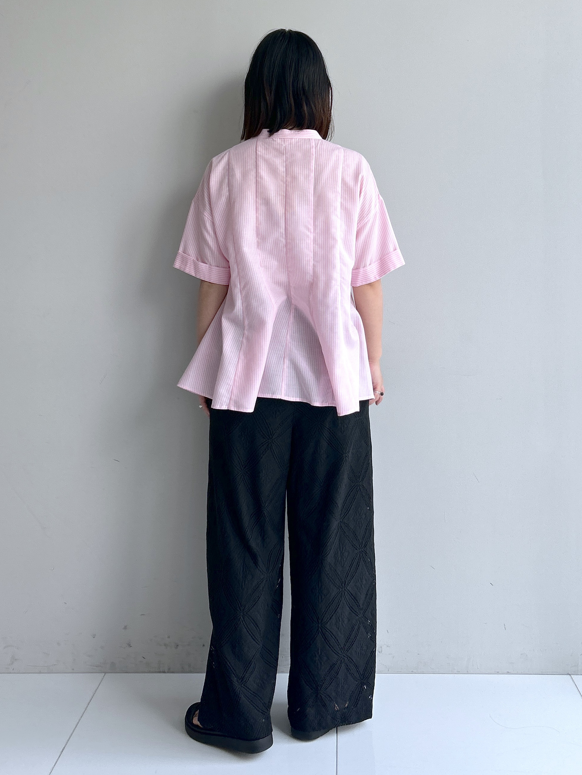 Hirokaさんの「grove｜【洗濯機OK・ひんやり】さらっと軽やか、夏のフレアシャツ」を使ったコーディネート