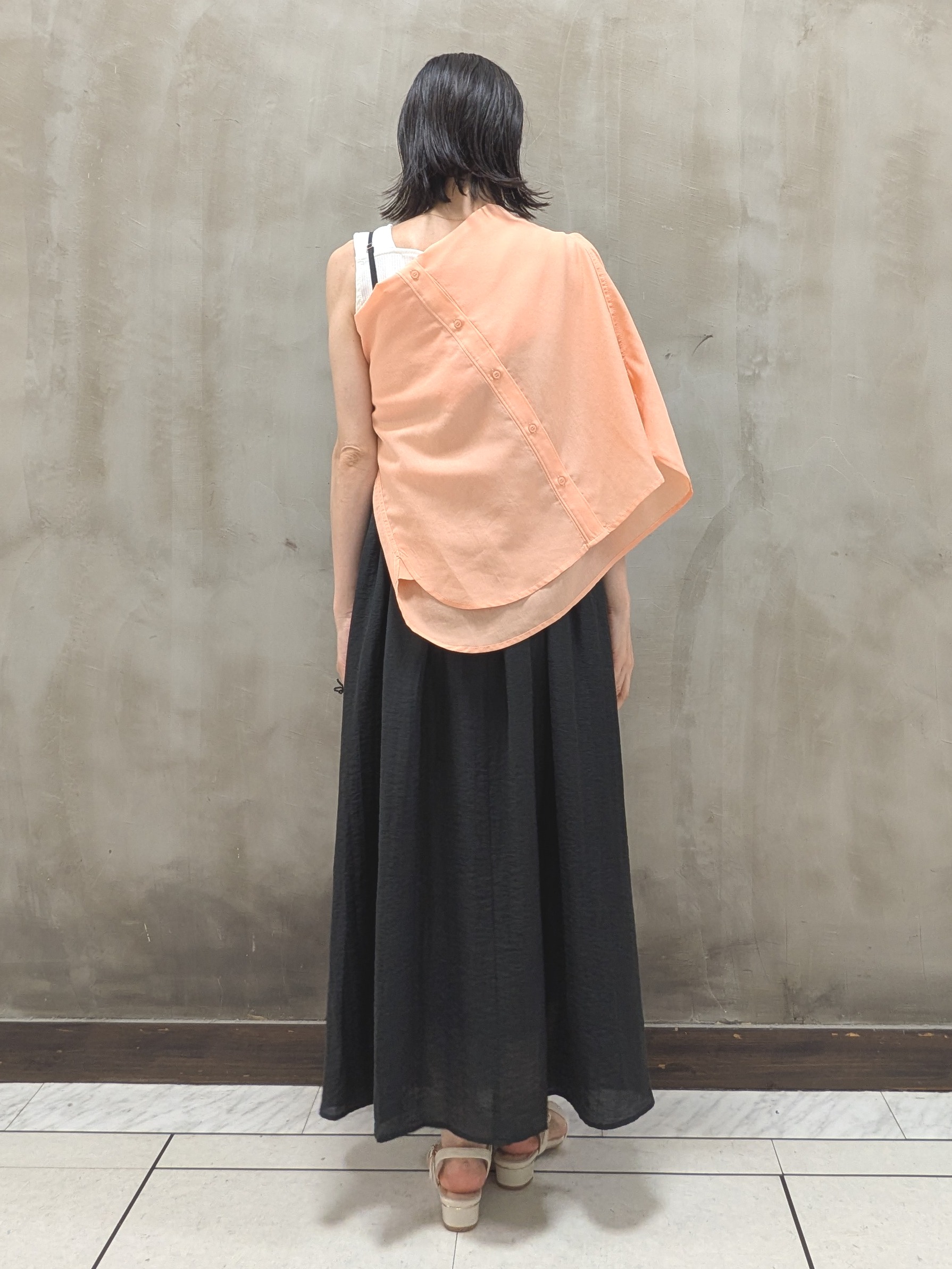 shioさんの「grove｜【洗濯機OK・ひんやり】朝晩の気温差に◎軽やかシアーシャツ」を使ったコーディネート