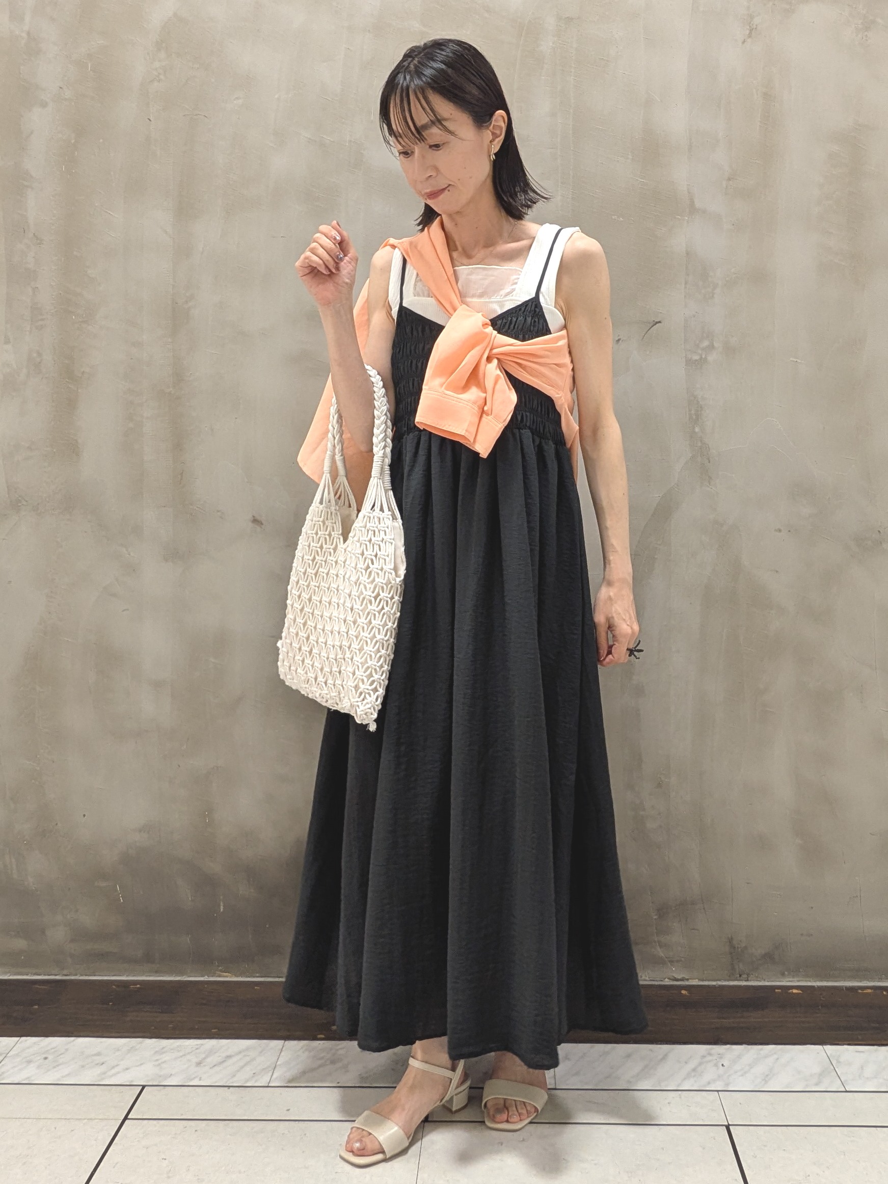 shioさんの「grove｜【洗濯機OK・ひんやり】朝晩の気温差に◎軽やかシアーシャツ」を使ったコーディネート