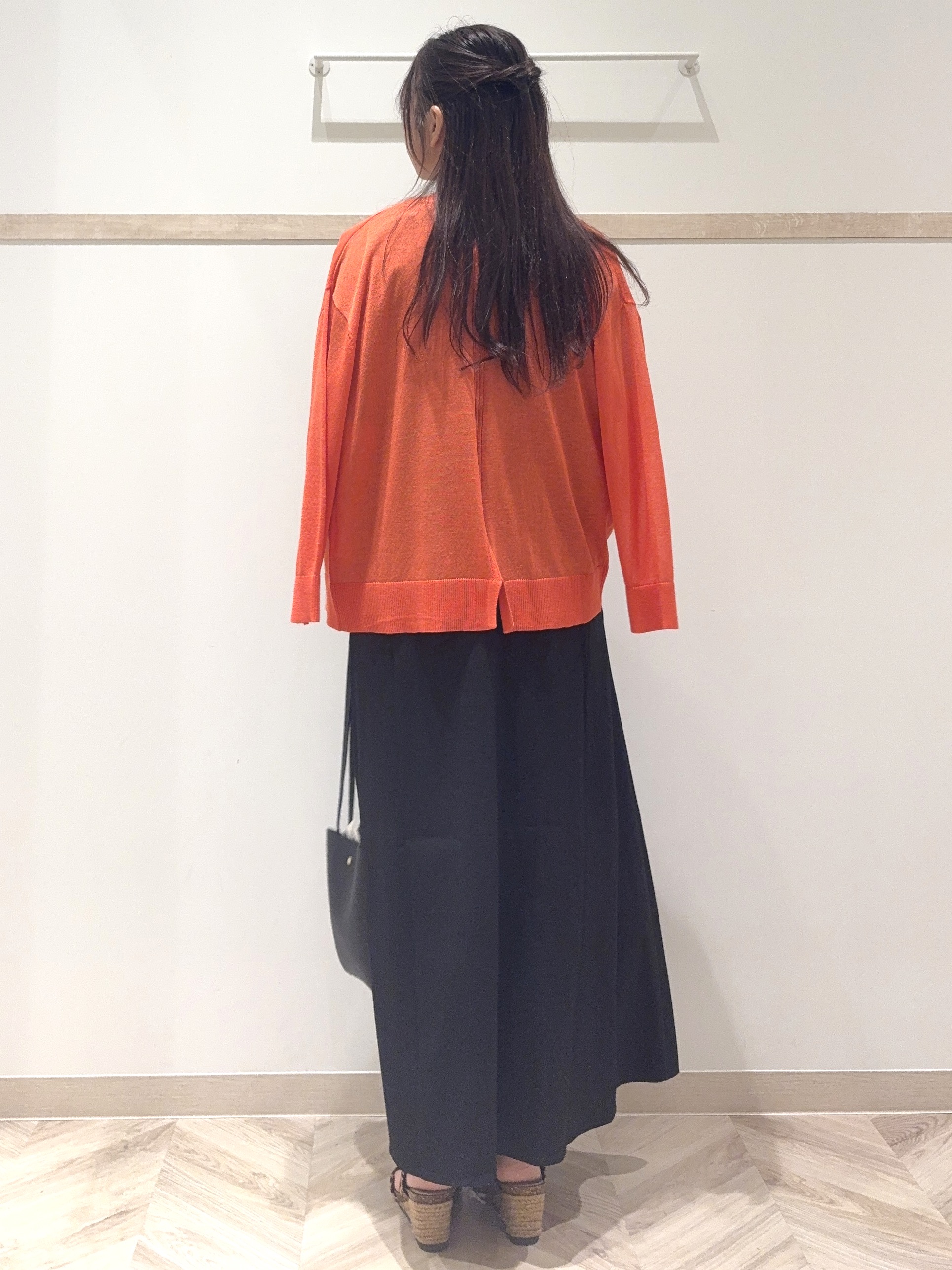 nanaさんの「SHOO･LA･RUE｜【ひんやり/洗濯機可/S-LL】オンにもオフにも マルチに使えるボタンレスカーディガン」を使ったコーディネート