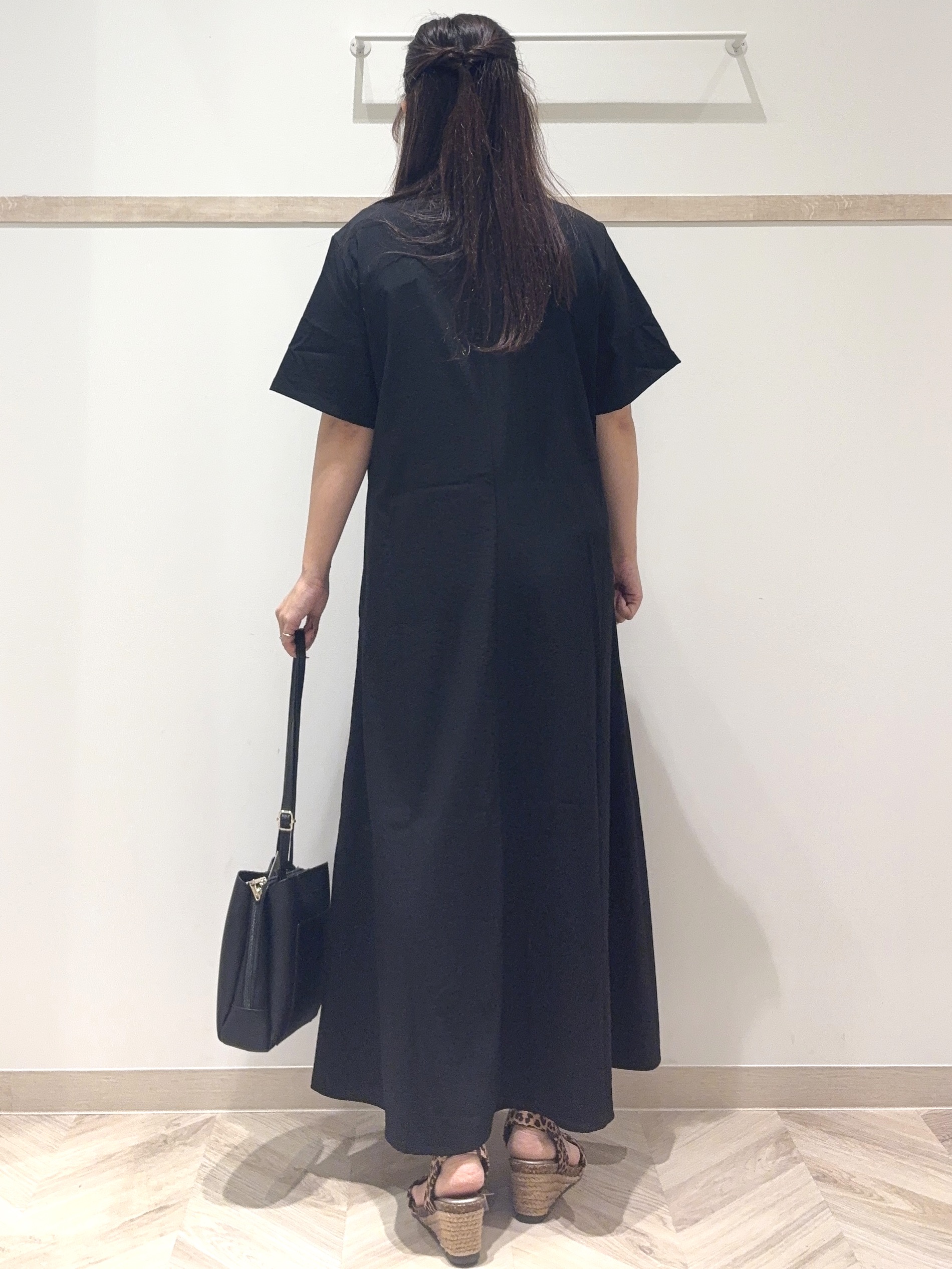 nanaさんの「SHOO･LA･RUE｜【ひんやり/洗濯機可/S-LL】オンにもオフにも マルチに使えるボタンレスカーディガン」を使ったコーディネート