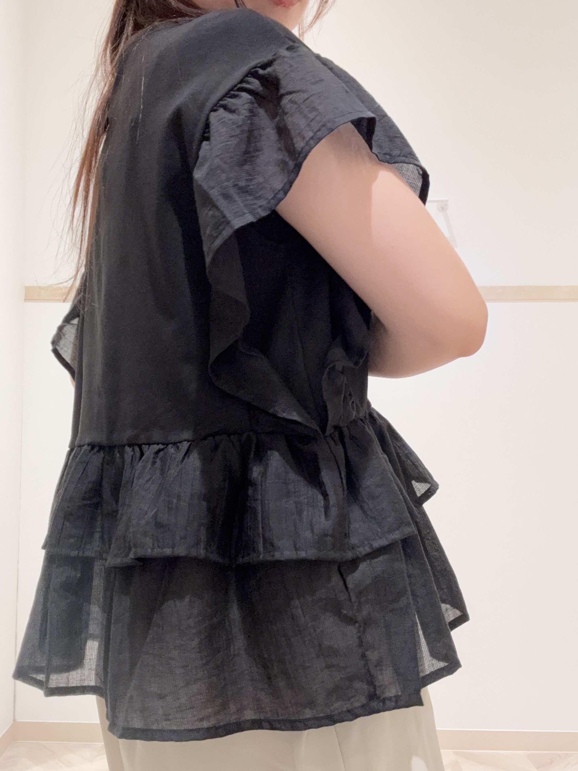 nanaさんの「SHOO･LA･RUE｜【S-LL/洗濯機可】着るだけで決まる 主役級フリルトップス」を使ったコーディネート