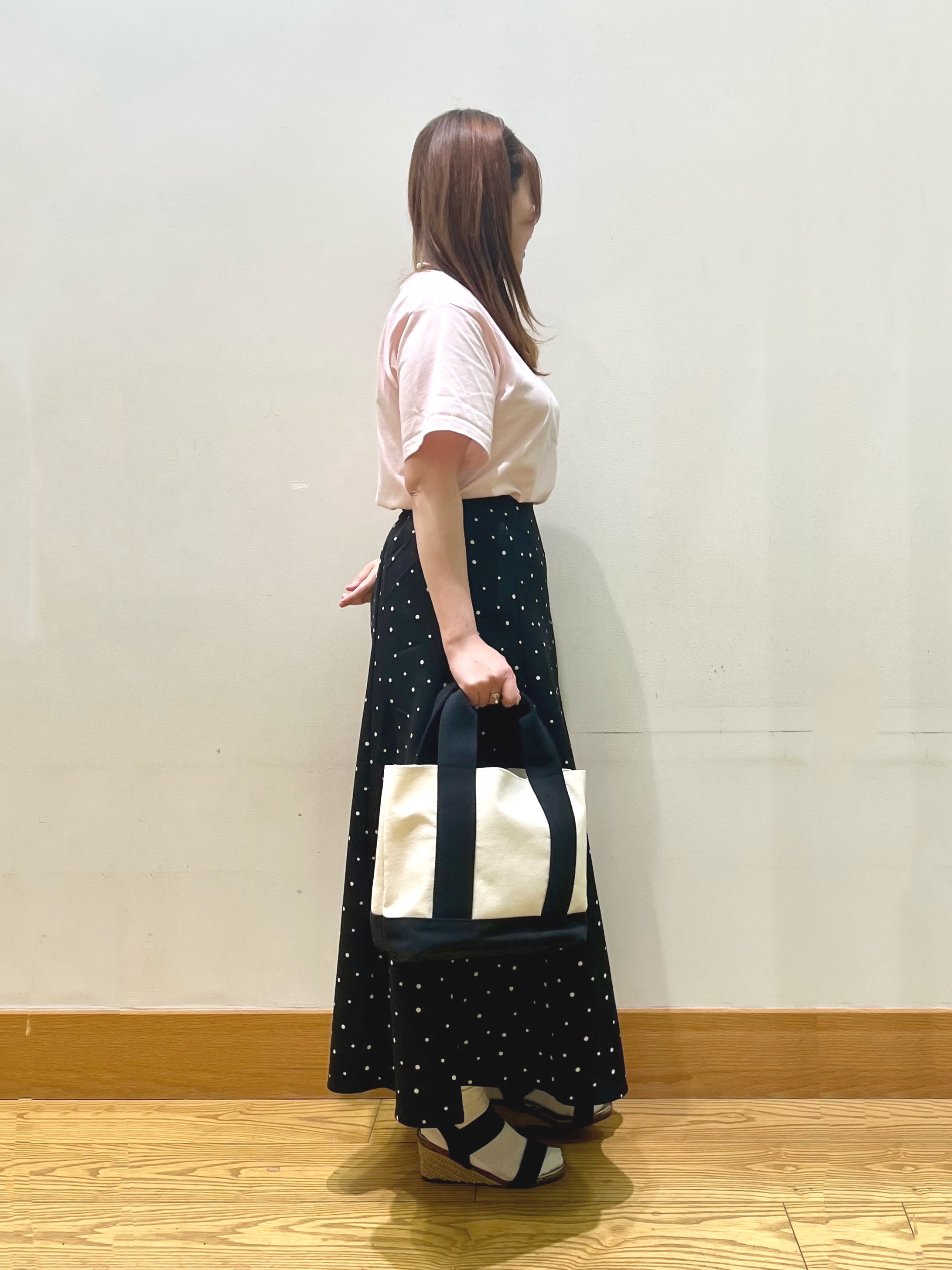 ゆっきーさんの「SHOO･LA･RUE｜【洗濯機可/S-LL】サラサラ感がここちいい 大人のひんやりプリントTシャツ」を使ったコーディネート