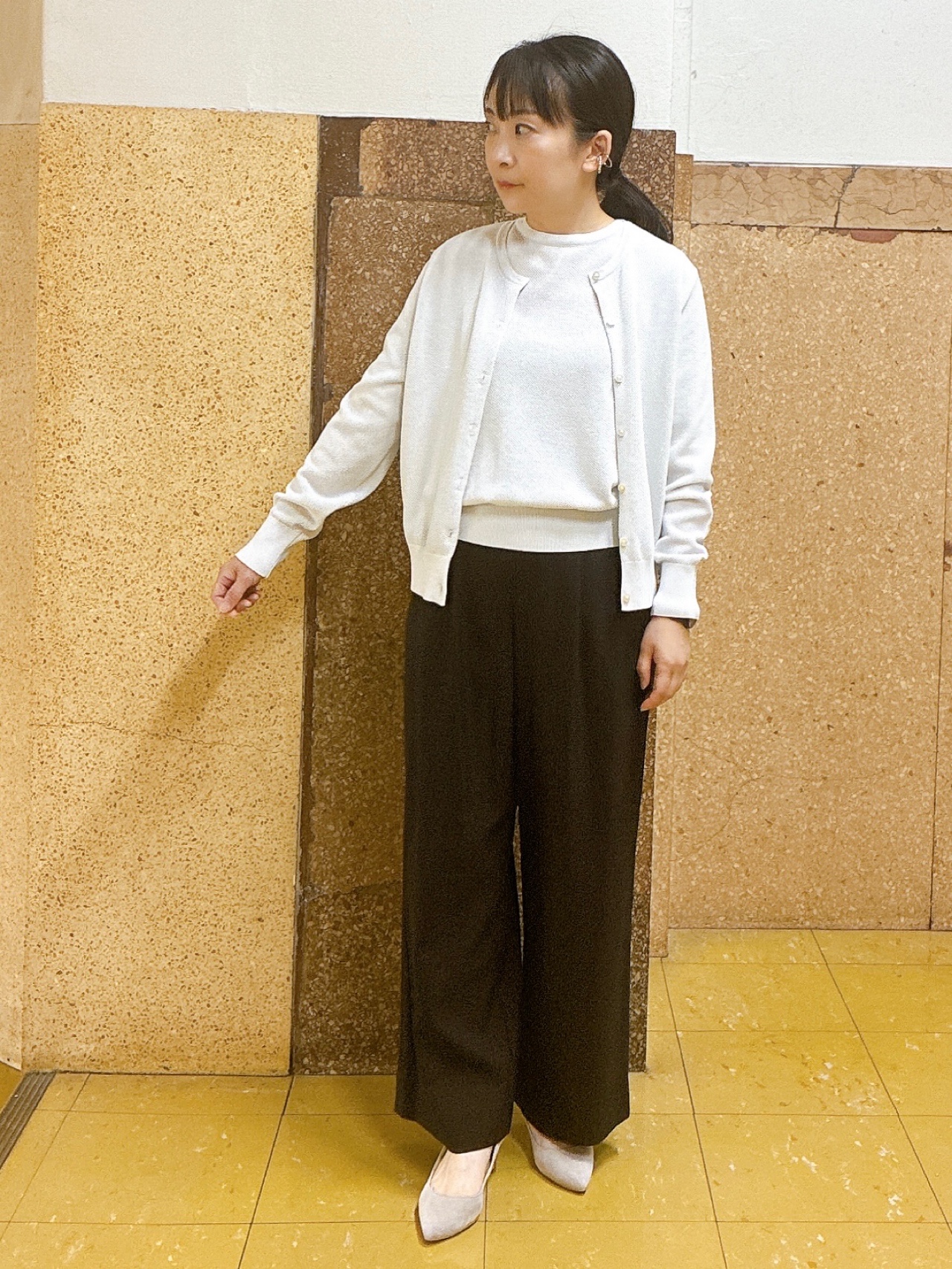 hattoriさんの「INDIVI｜【アンサンブル可】ラメ混クルーネックカーディガン」を使ったコーディネート