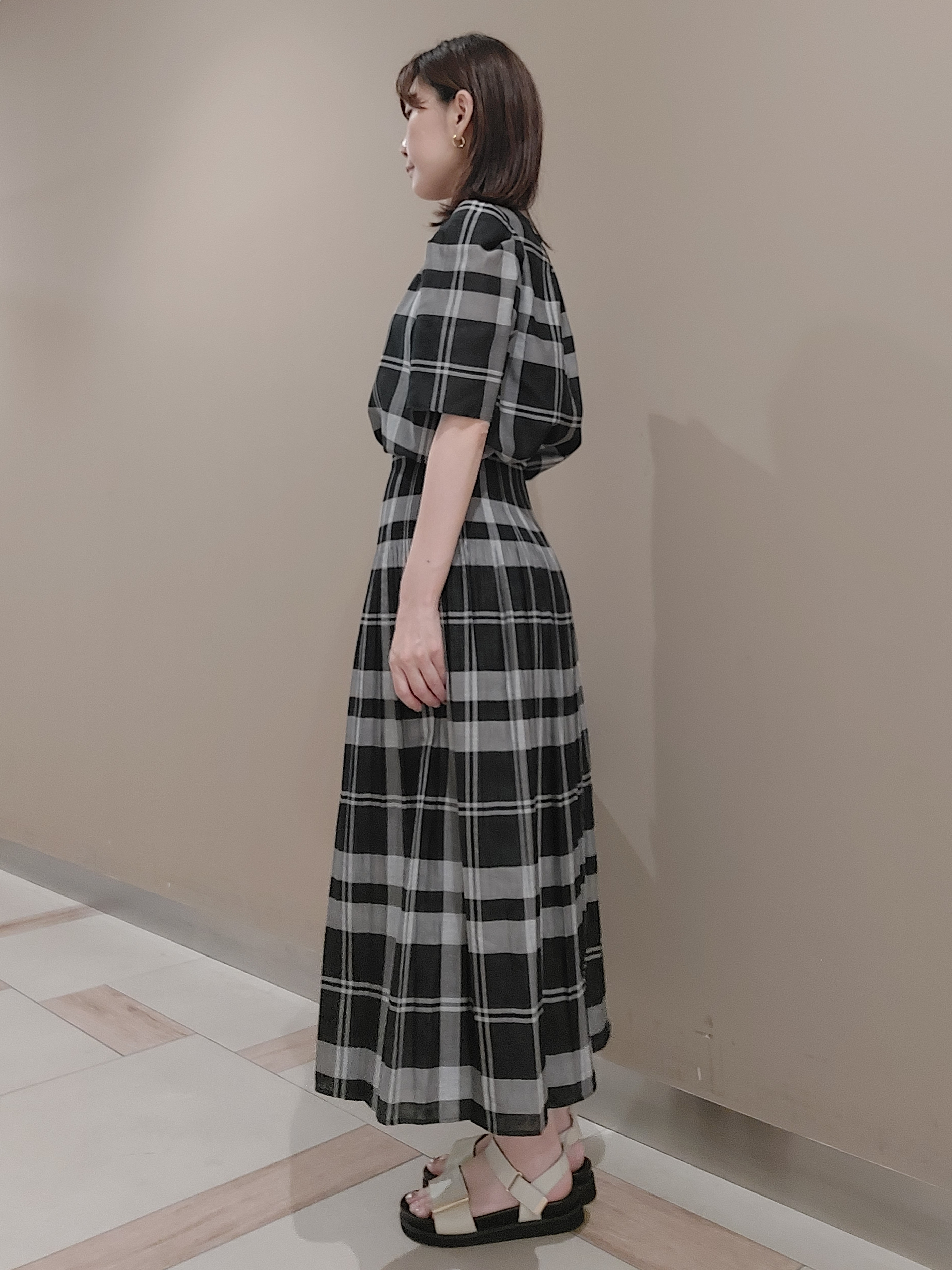 saiさんの「Reflect｜【セットアップ／手洗い可】チェック柄パフスリーブブラウス」を使ったコーディネート