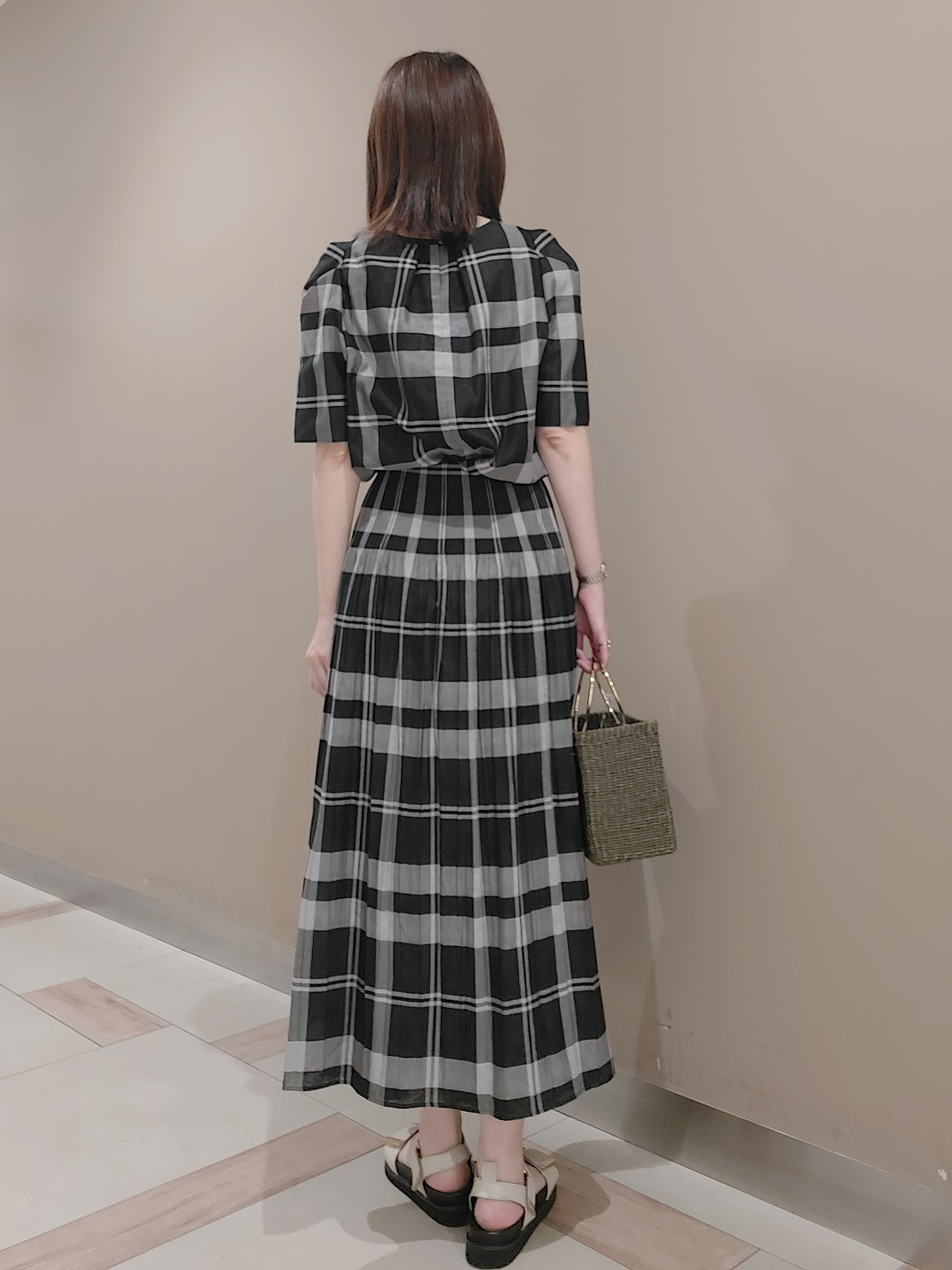 saiさんの「Reflect｜【セットアップ／手洗い可】チェック柄パフスリーブブラウス」を使ったコーディネート