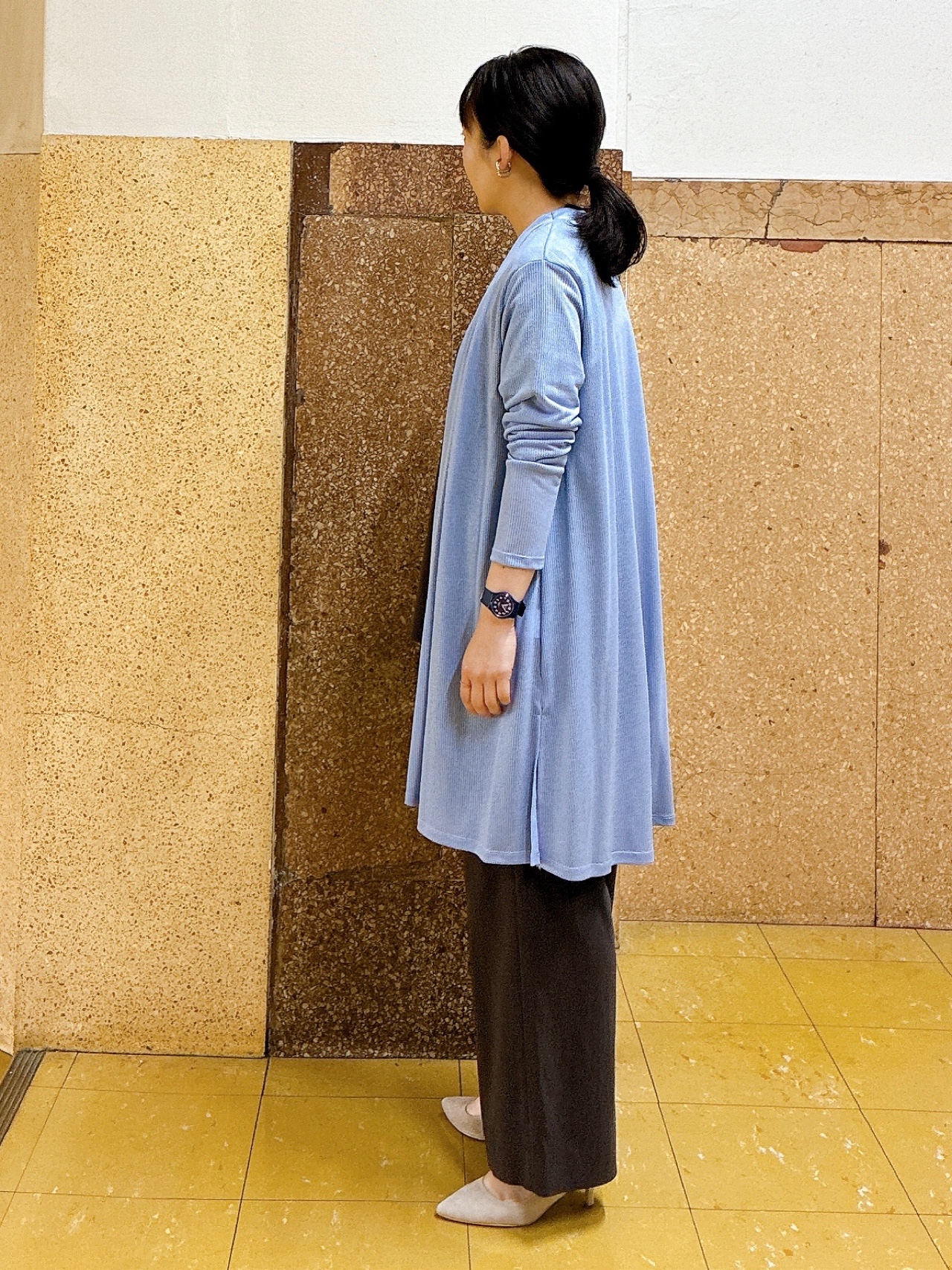 hattoriさんの「INDIVI｜【洗える／アンサンブル可能】シアースストライプカーディガン」を使ったコーディネート