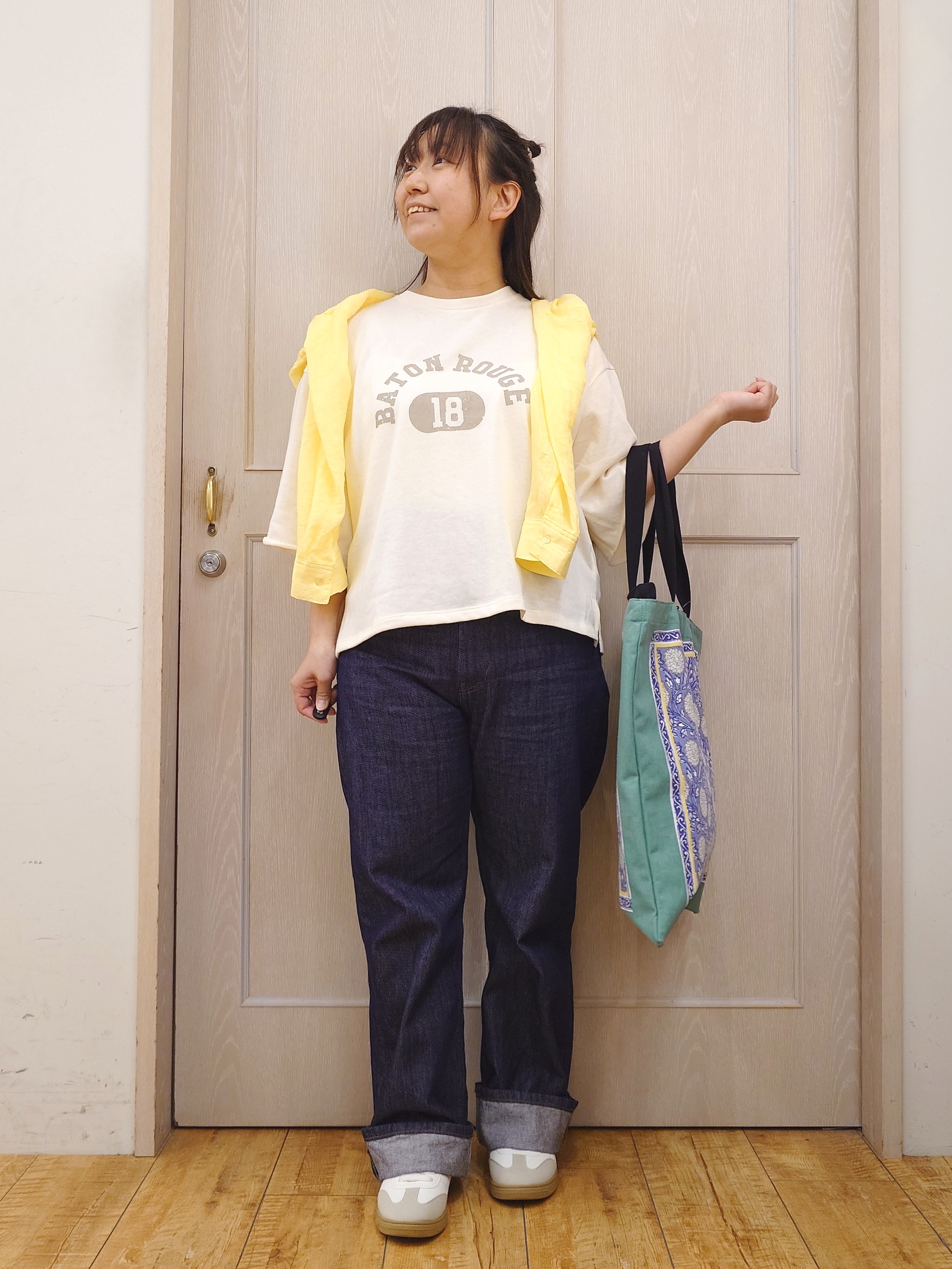 とろろさんの「SHOO･LA･RUE｜【洗濯機可/S-LL/選べる6柄】切りっぱなしお袖がこなれカジュアル 5分袖シアーTシャツ」を使ったコーディネート