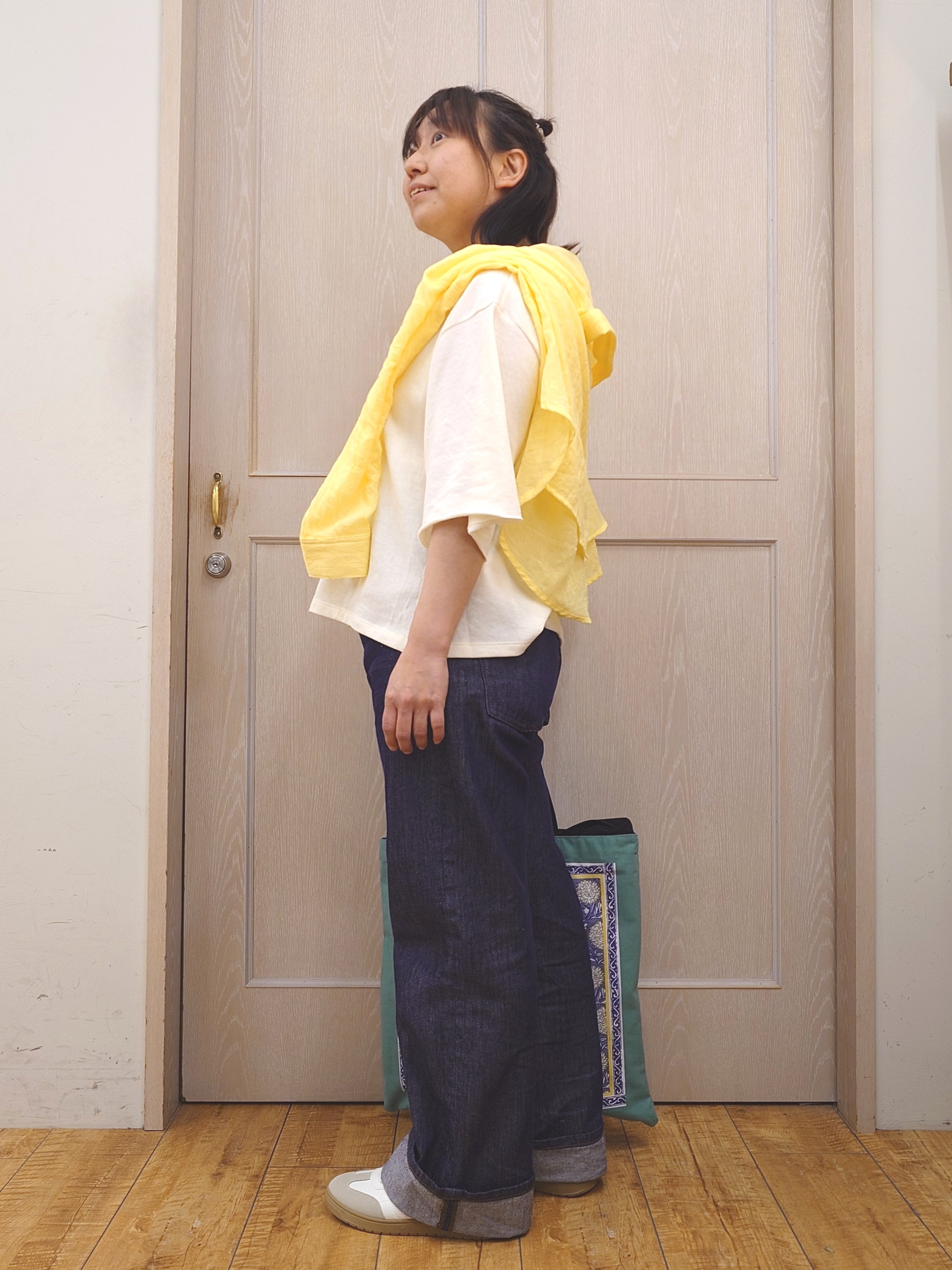 とろろさんの「SHOO･LA･RUE｜【洗濯機可/S-LL/選べる6柄】切りっぱなしお袖がこなれカジュアル 5分袖シアーTシャツ」を使ったコーディネート