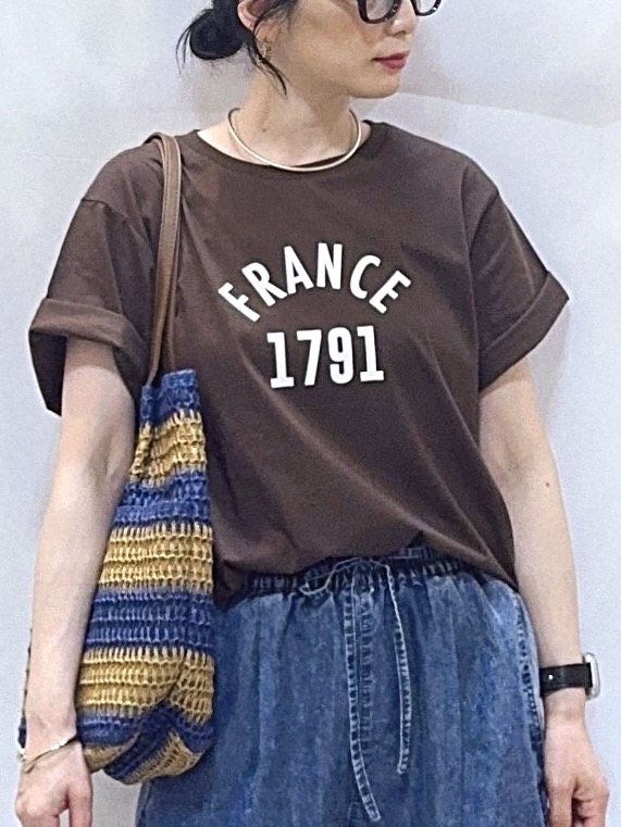 𝐇𝐢𝐫𝐨𝐦𝐢さんの「SHOO･LA･RUE｜【綿100%/ひんやり/S-LL】選べる3柄 大人のプリントTシャツ」を使ったコーディネート