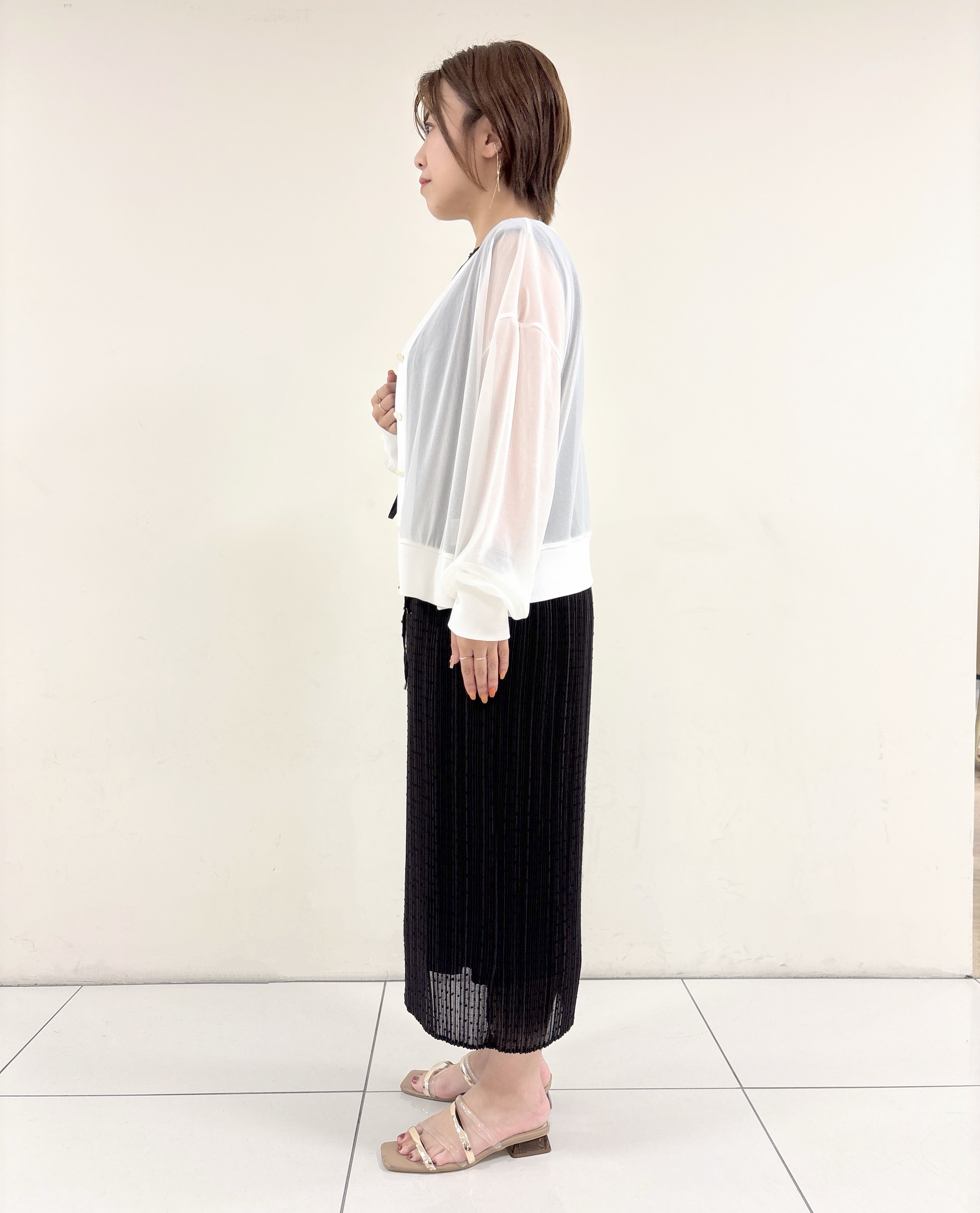 ayumiさんの「UNTITLED｜【華やか/シアー感】ドットジャガードワンピース」を使ったコーディネート