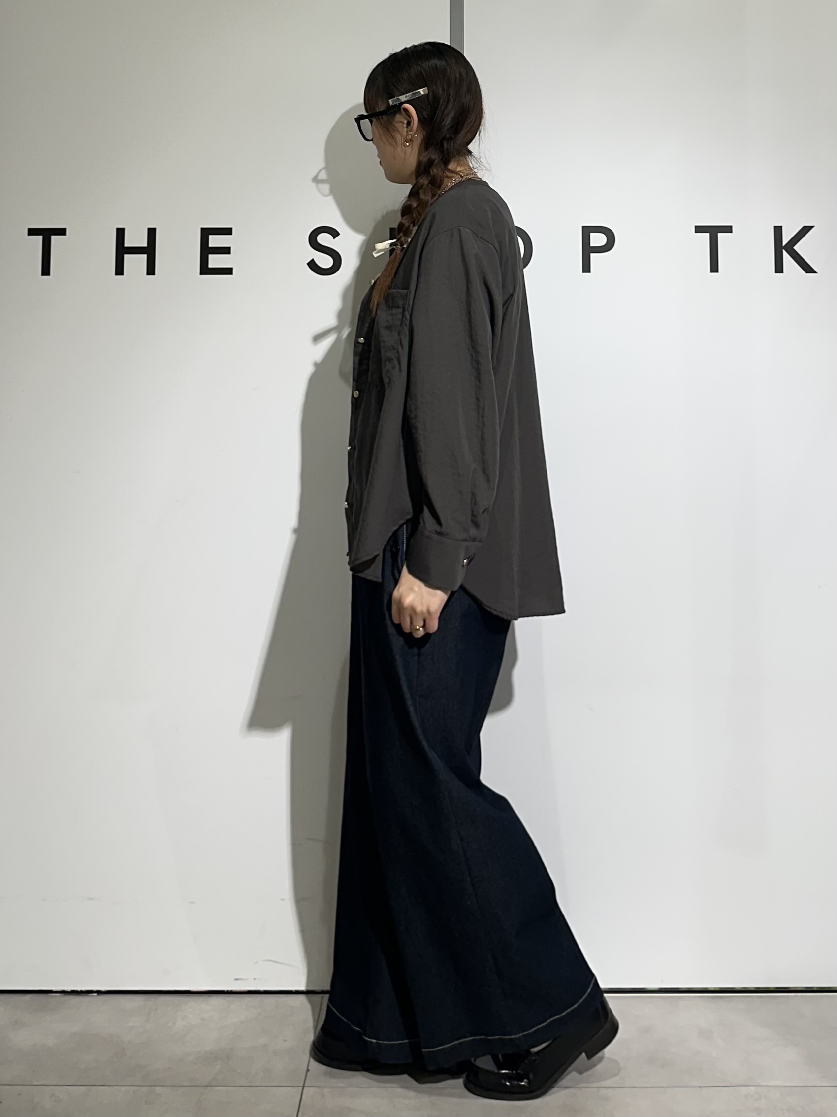 cottonさんの「THE SHOP TK｜【刻みネックですっきり見え】Wポケット金ボタンシャツ」を使ったコーディネート