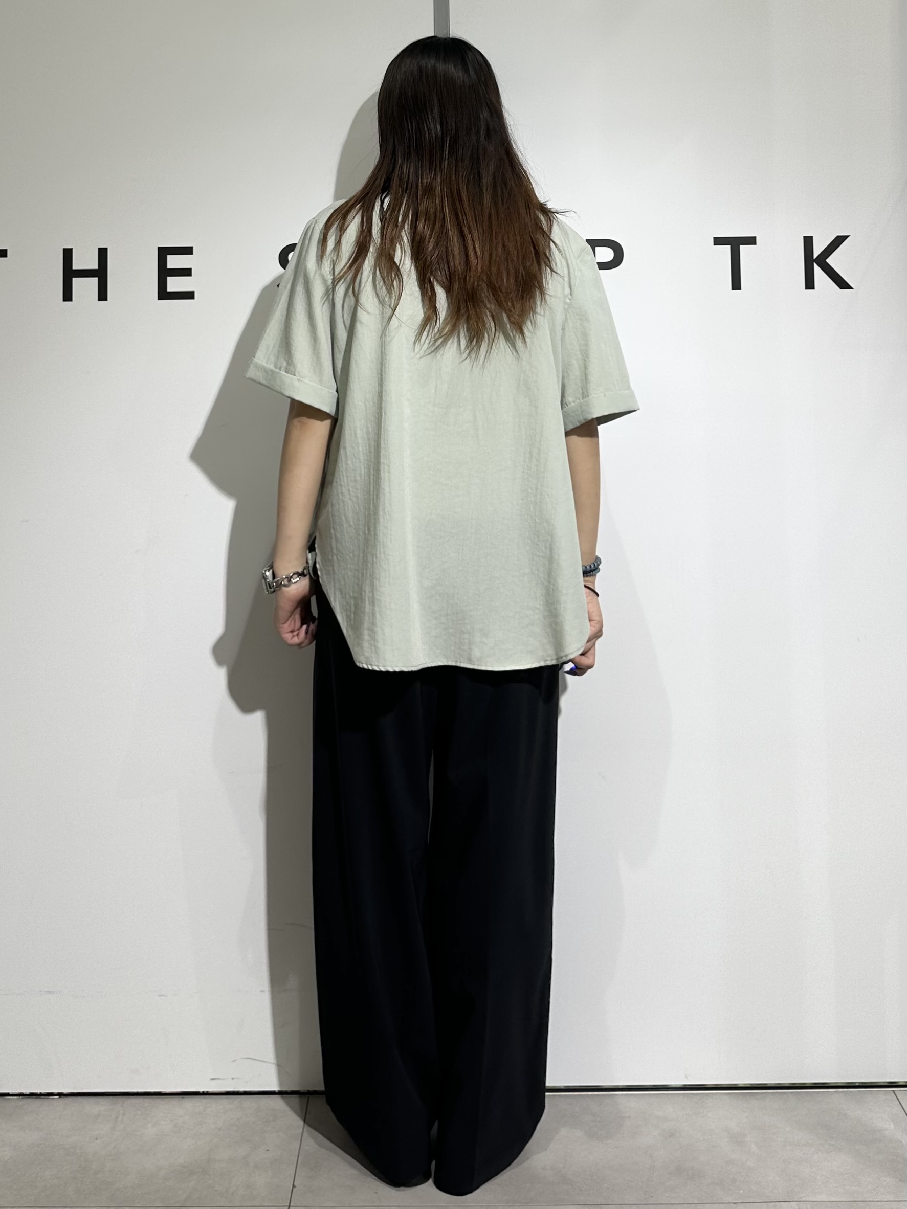 cottonさんの「THE SHOP TK｜【M-XL/刻みネックですっきり見え】Wポケット金ボタン 5分袖シャツ」を使ったコーディネート
