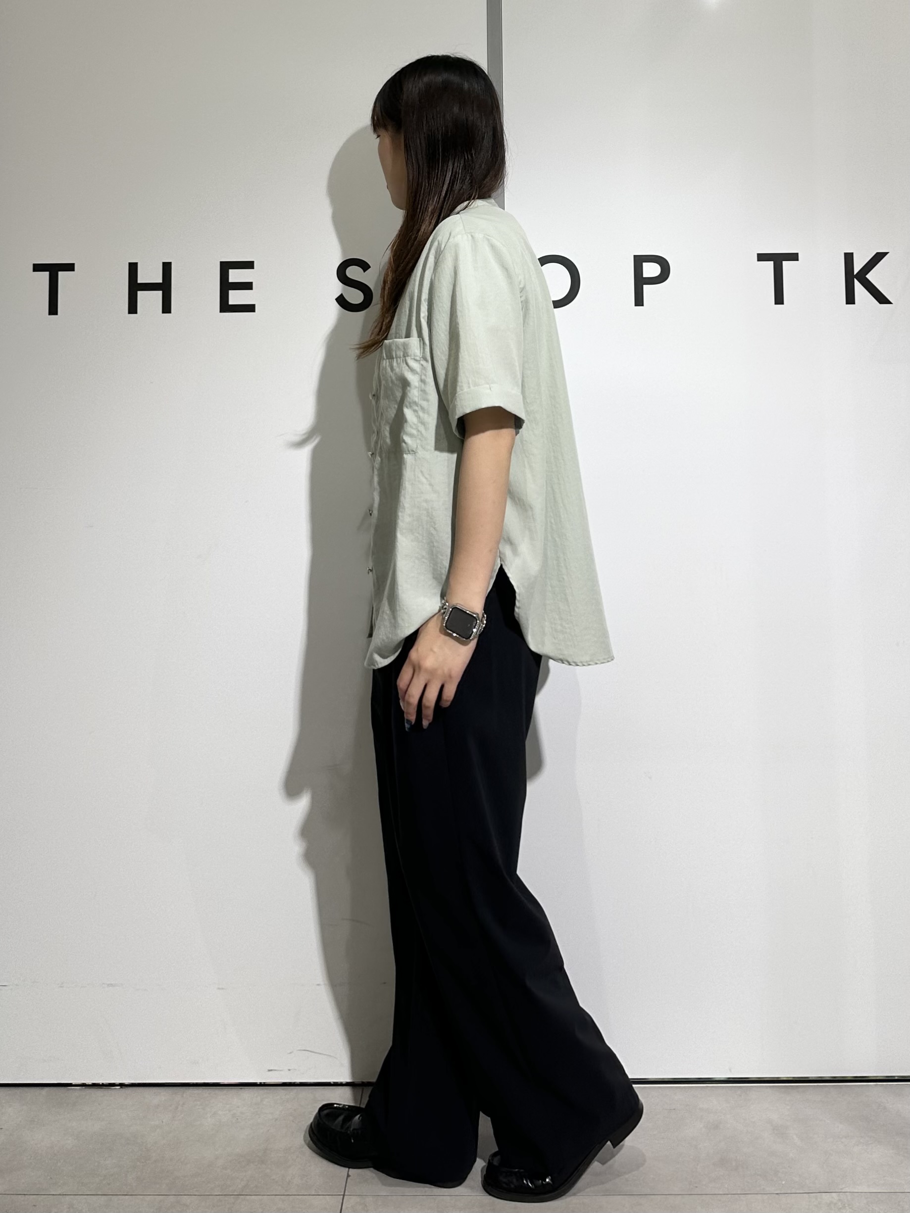 cottonさんの「THE SHOP TK｜【M-XL/刻みネックですっきり見え】Wポケット金ボタン 5分袖シャツ」を使ったコーディネート