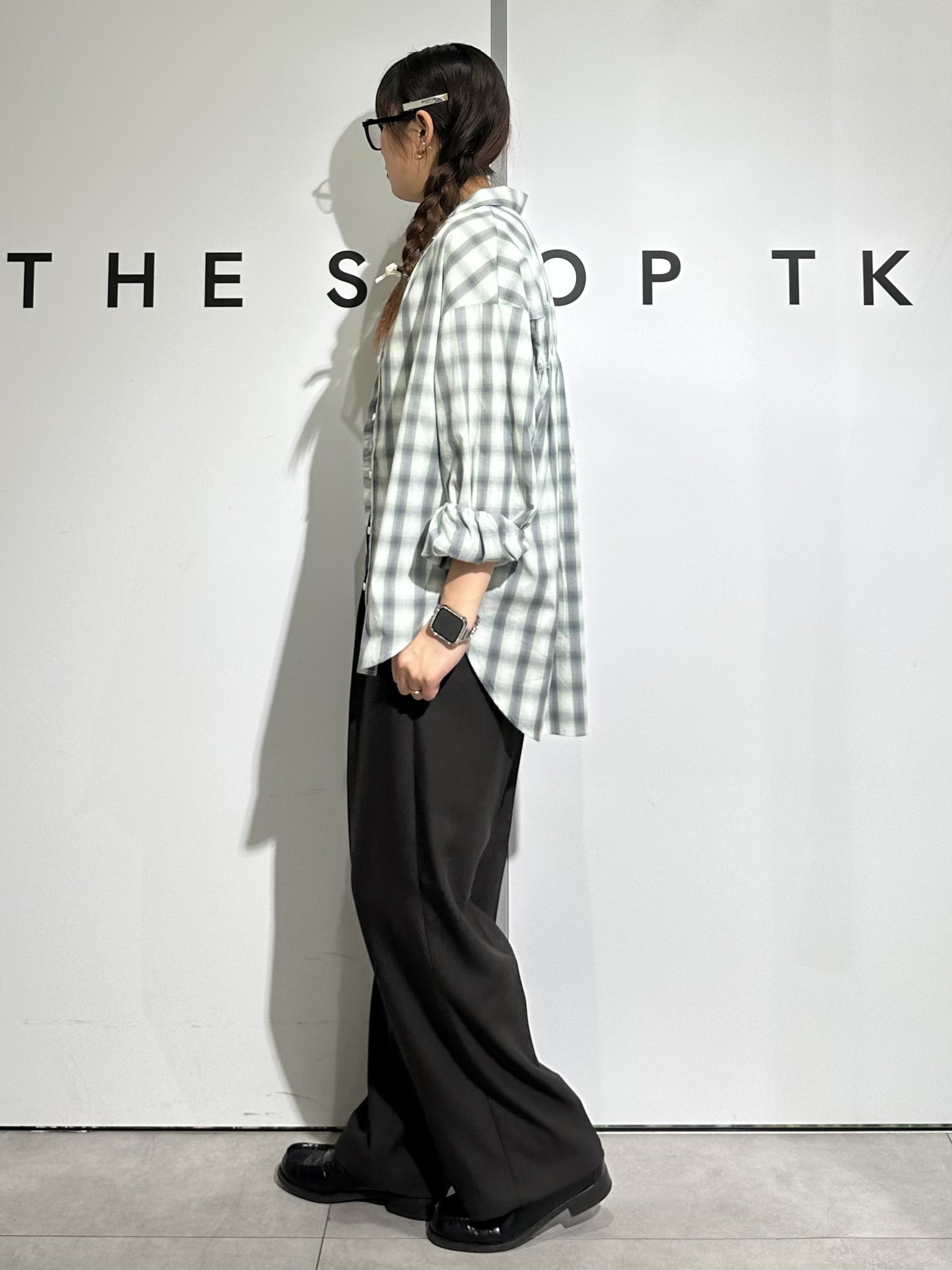 cottonさんの「THE SHOP TK｜【後ろ姿もサマになる】バックシャーリングシャツ」を使ったコーディネート