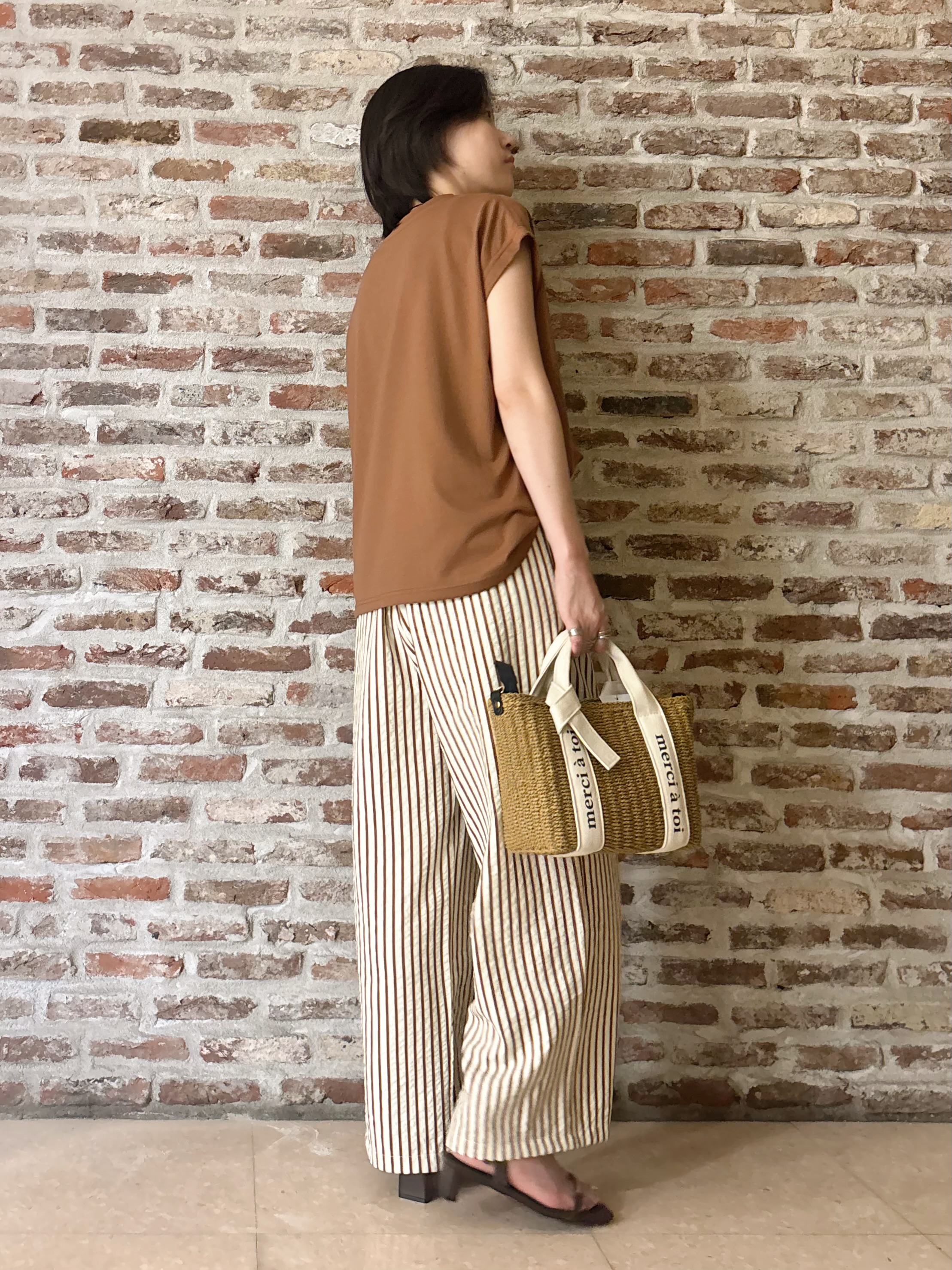しばさんの「THE SHOP TK｜オーガンジー刺繍Tシャツ」を使ったコーディネート