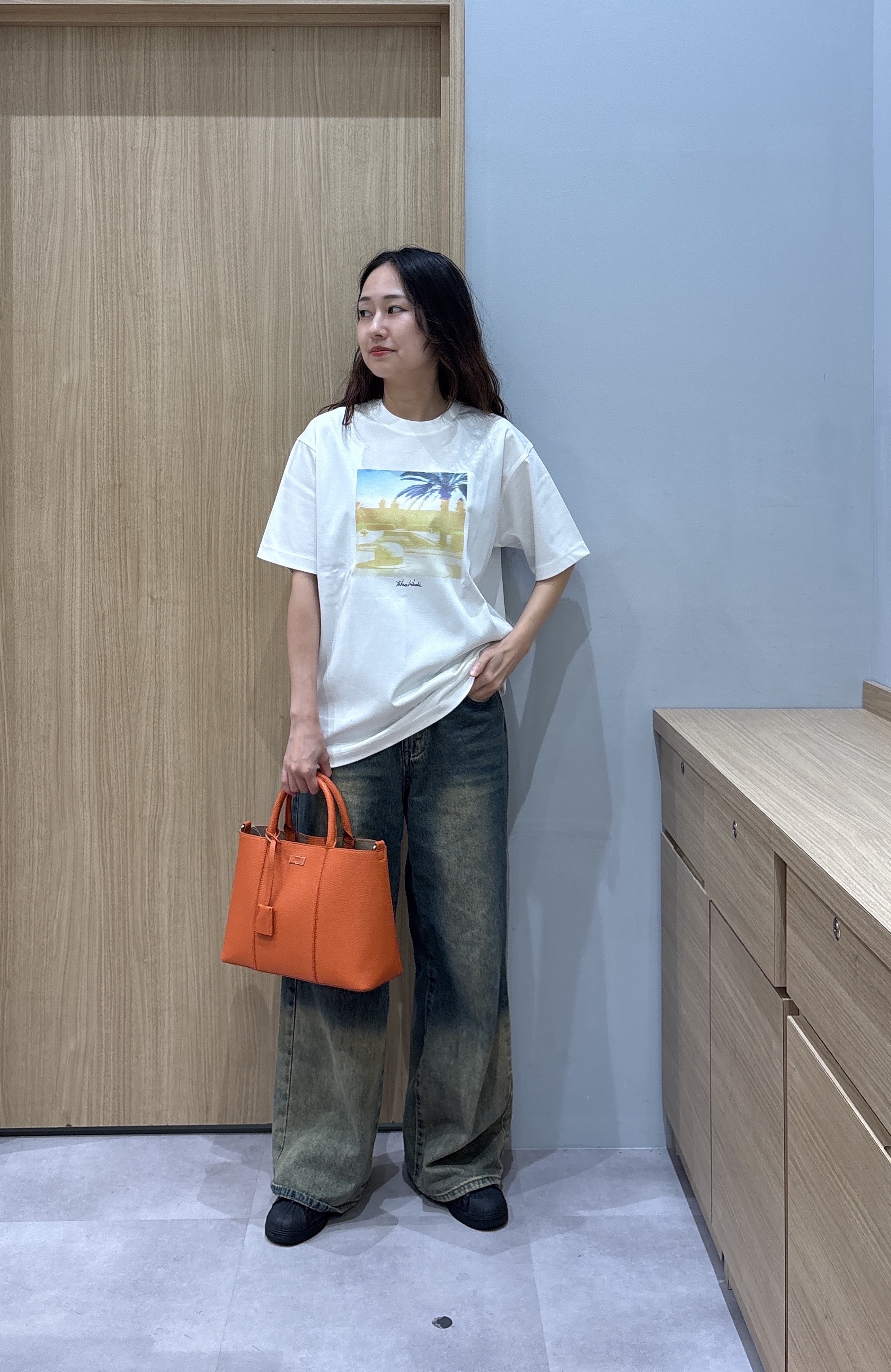 よぴさんの「TAKEO KIKUCHI｜マラケシュ フォト Tシャツ」を使ったコーディネート