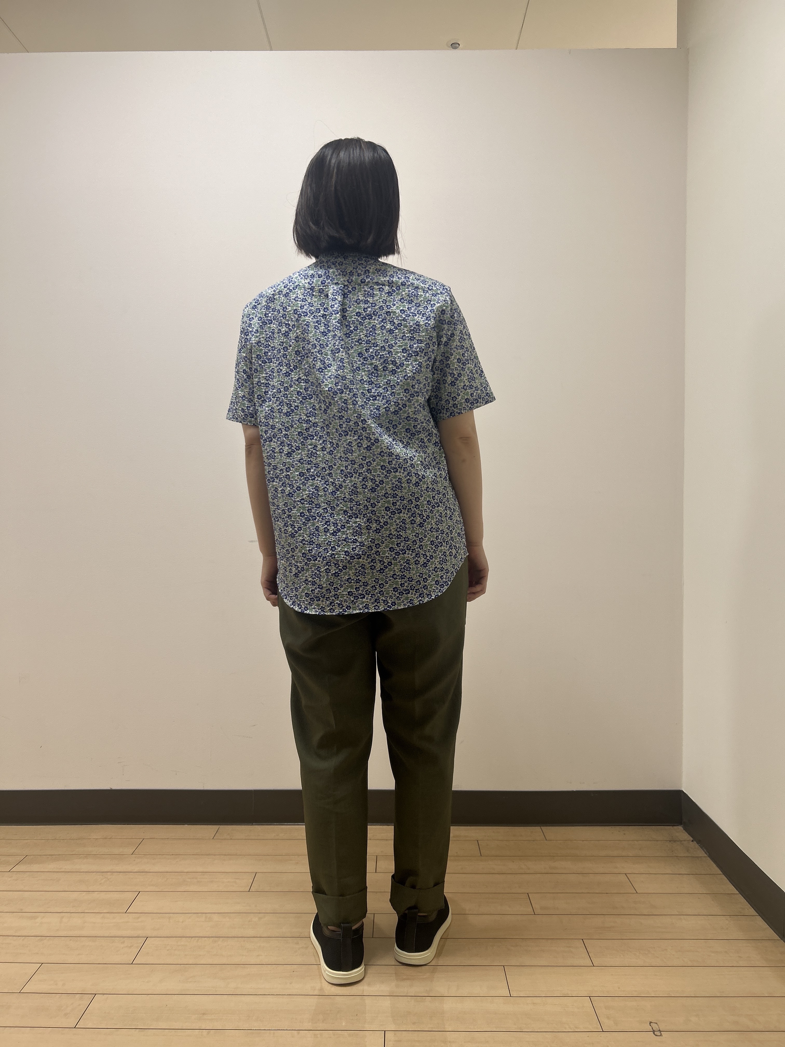 okaさんの「TAKEO KIKUCHI｜リップル小花シャツ」を使ったコーディネート