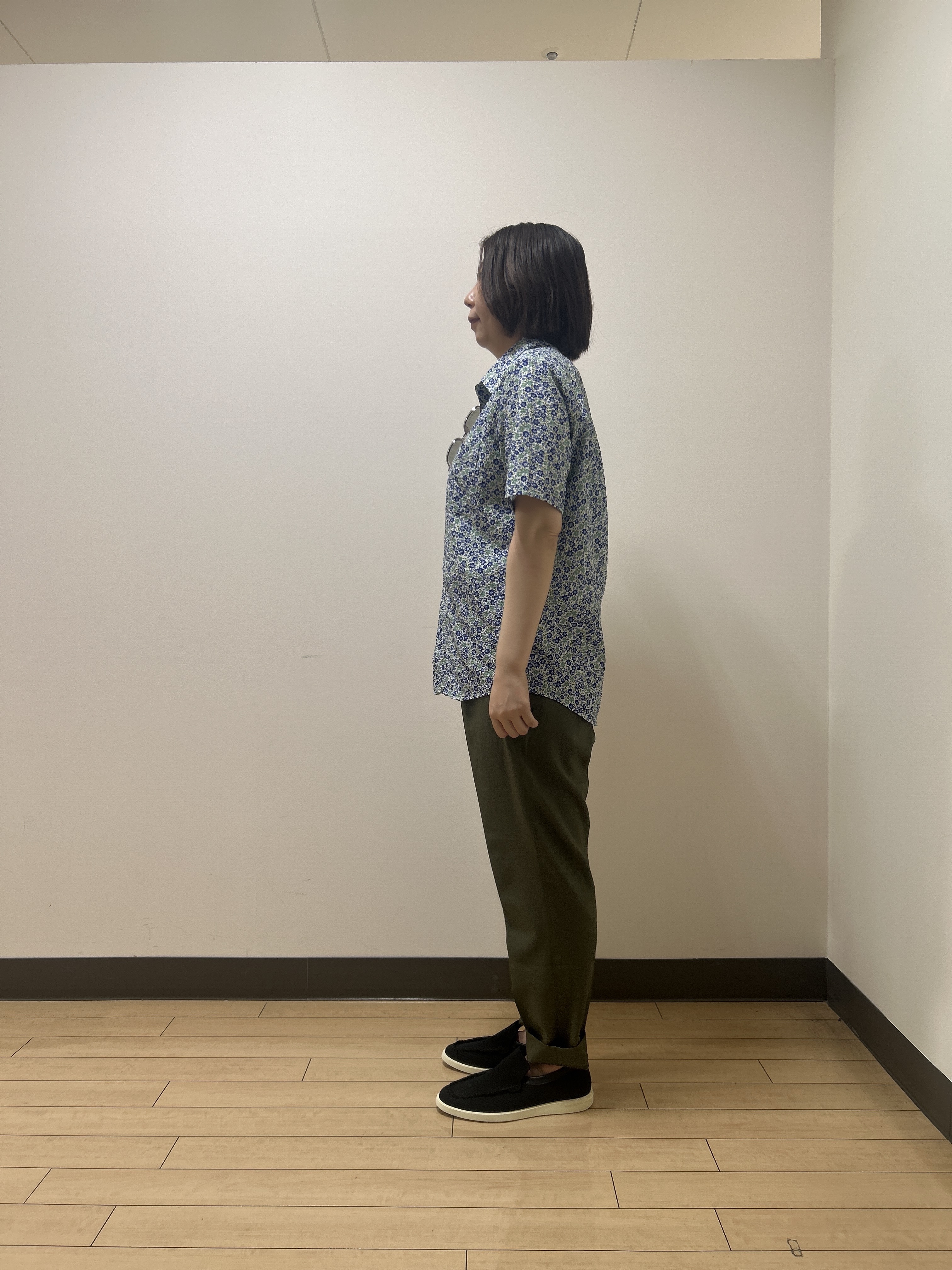 okaさんの「TAKEO KIKUCHI｜リップル小花シャツ」を使ったコーディネート