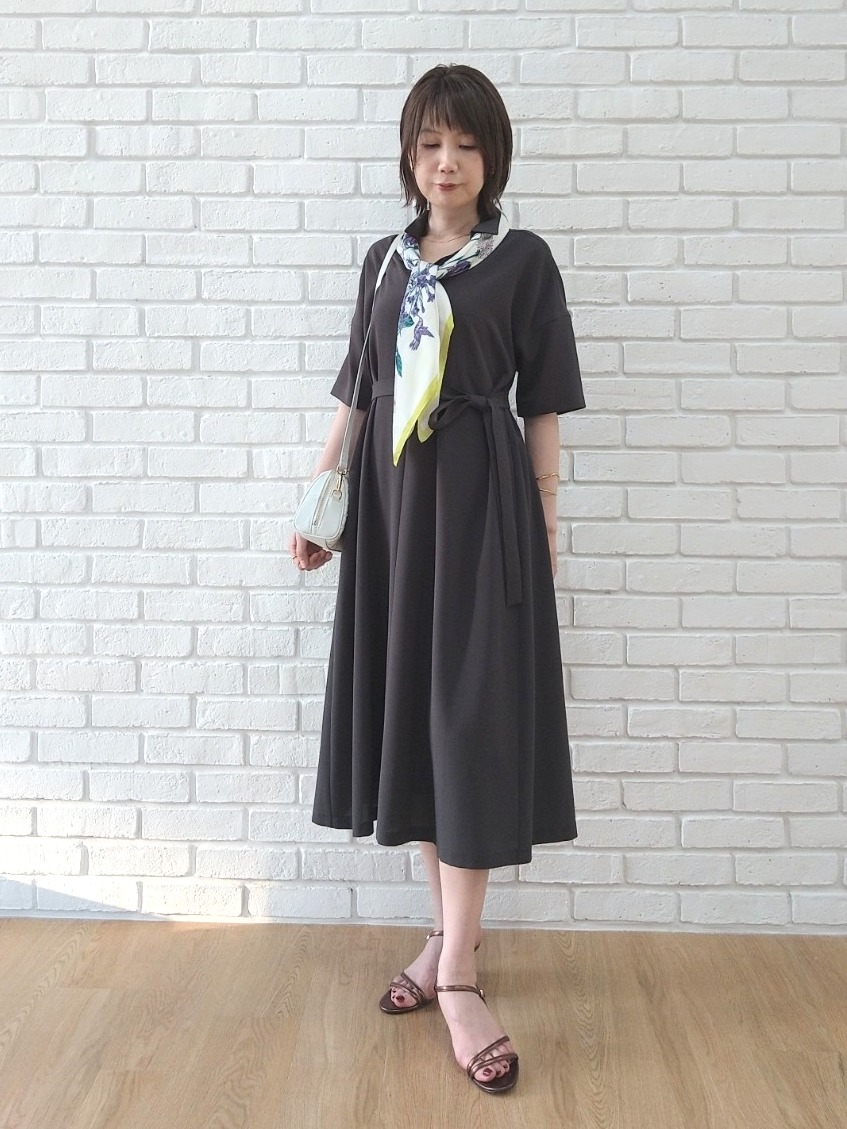 suzuさんの「UNTITLED｜フラワープリントスカーフ」を使ったコーディネート