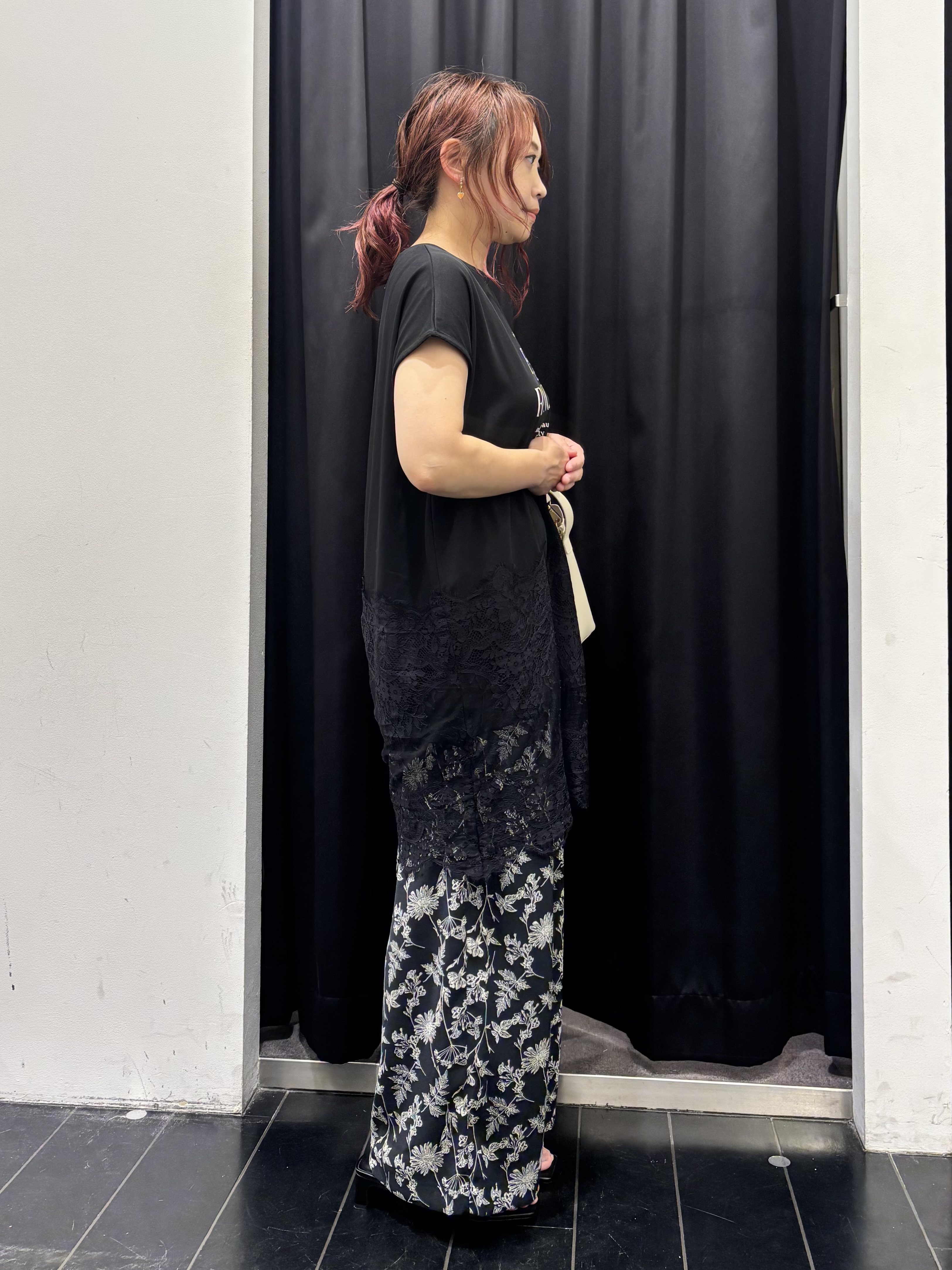mameさんの「THE SHOP TK｜レース切替 ロングTシャツ」を使ったコーディネート