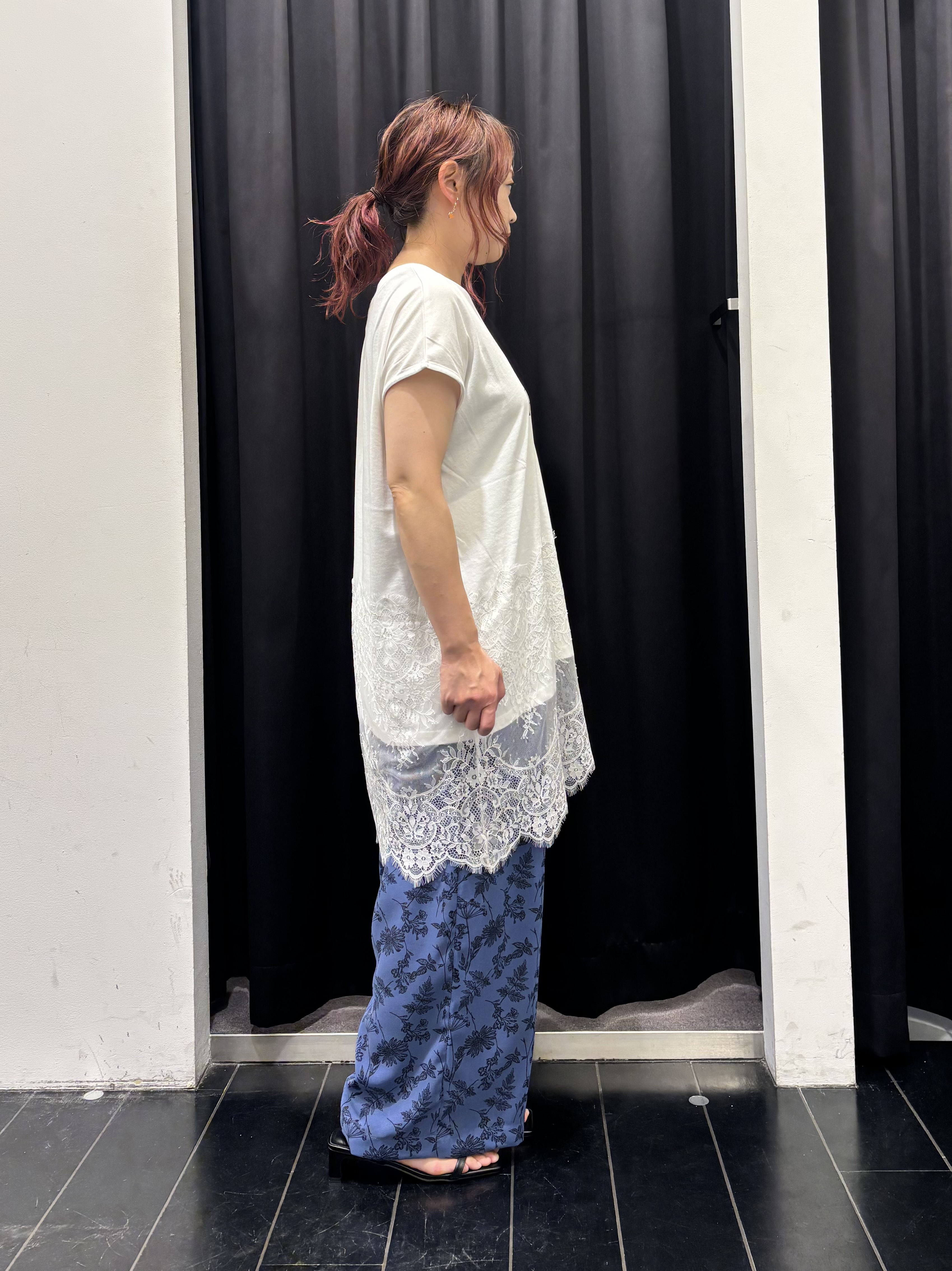 mameさんの「THE SHOP TK｜レース切替 ロングTシャツ」を使ったコーディネート
