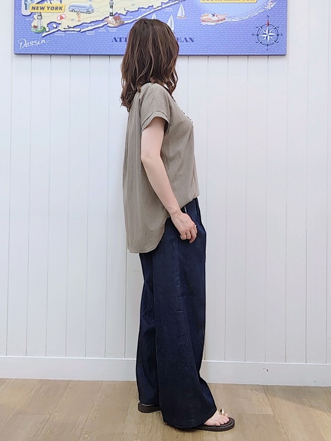 itoさんの「Dessin｜バンドカラーフロントフリルブラウス」を使ったコーディネート