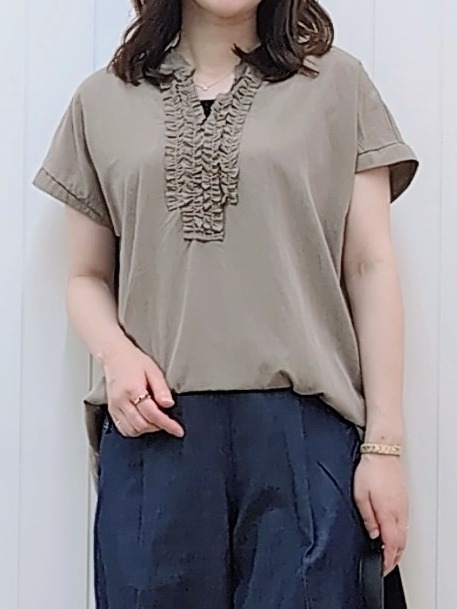 itoさんの「Dessin｜バンドカラーフロントフリルブラウス」を使ったコーディネート