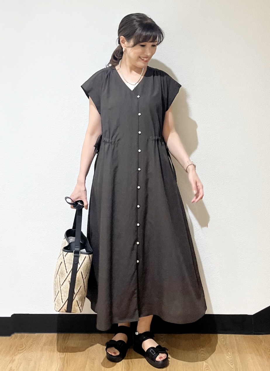 ayaさんの「Reflect｜【通気性あり／涼しい／マシンウォッシャブル】フロントボタンワンピース」を使ったコーディネート