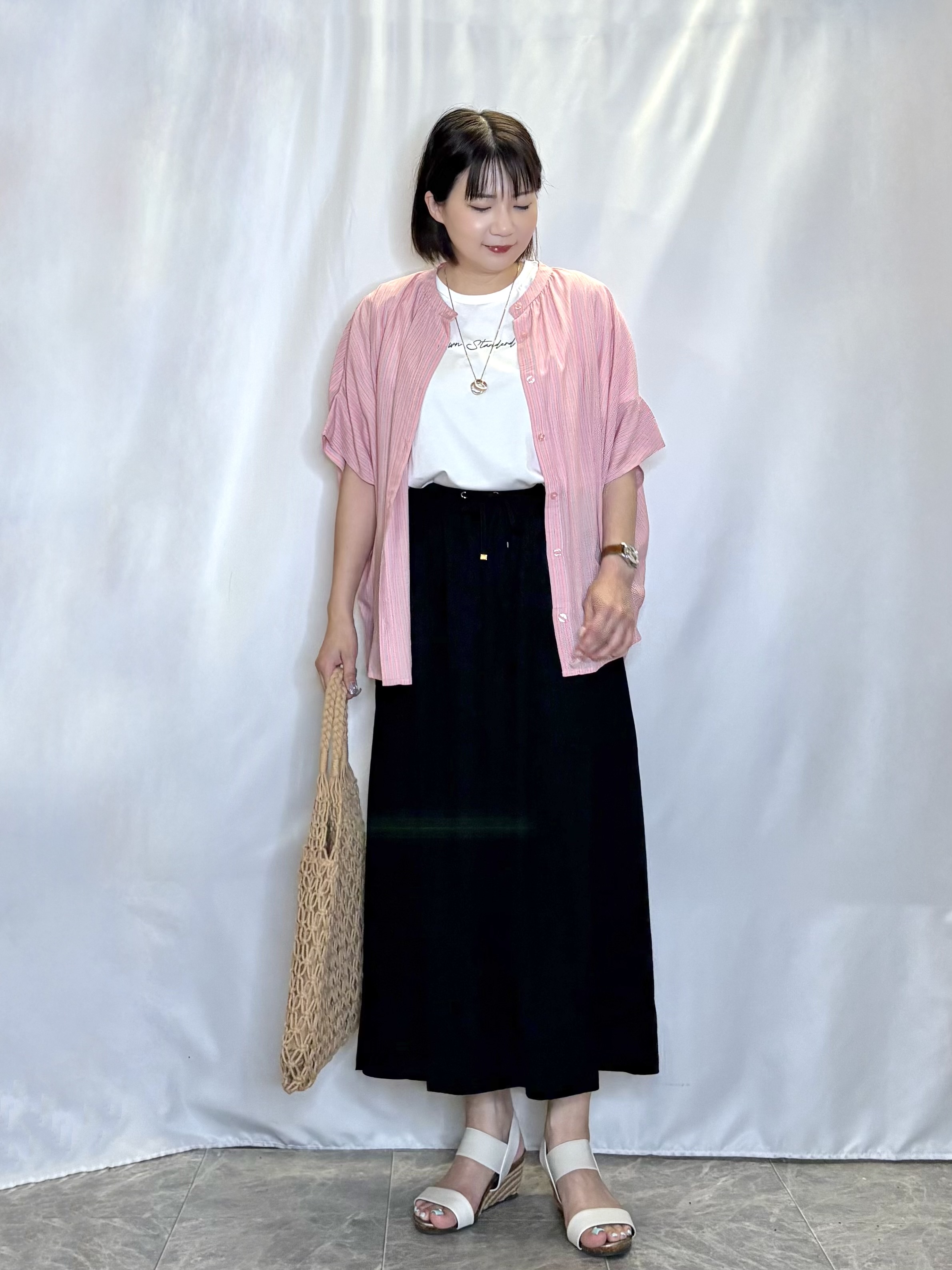 ネリさんの「SHOO･LA･RUE｜【ひんやり/洗濯機可/体型カバー】二の腕隠れる ゆるっと襟ギャザーレーヨンブラウス」を使ったコーディネート