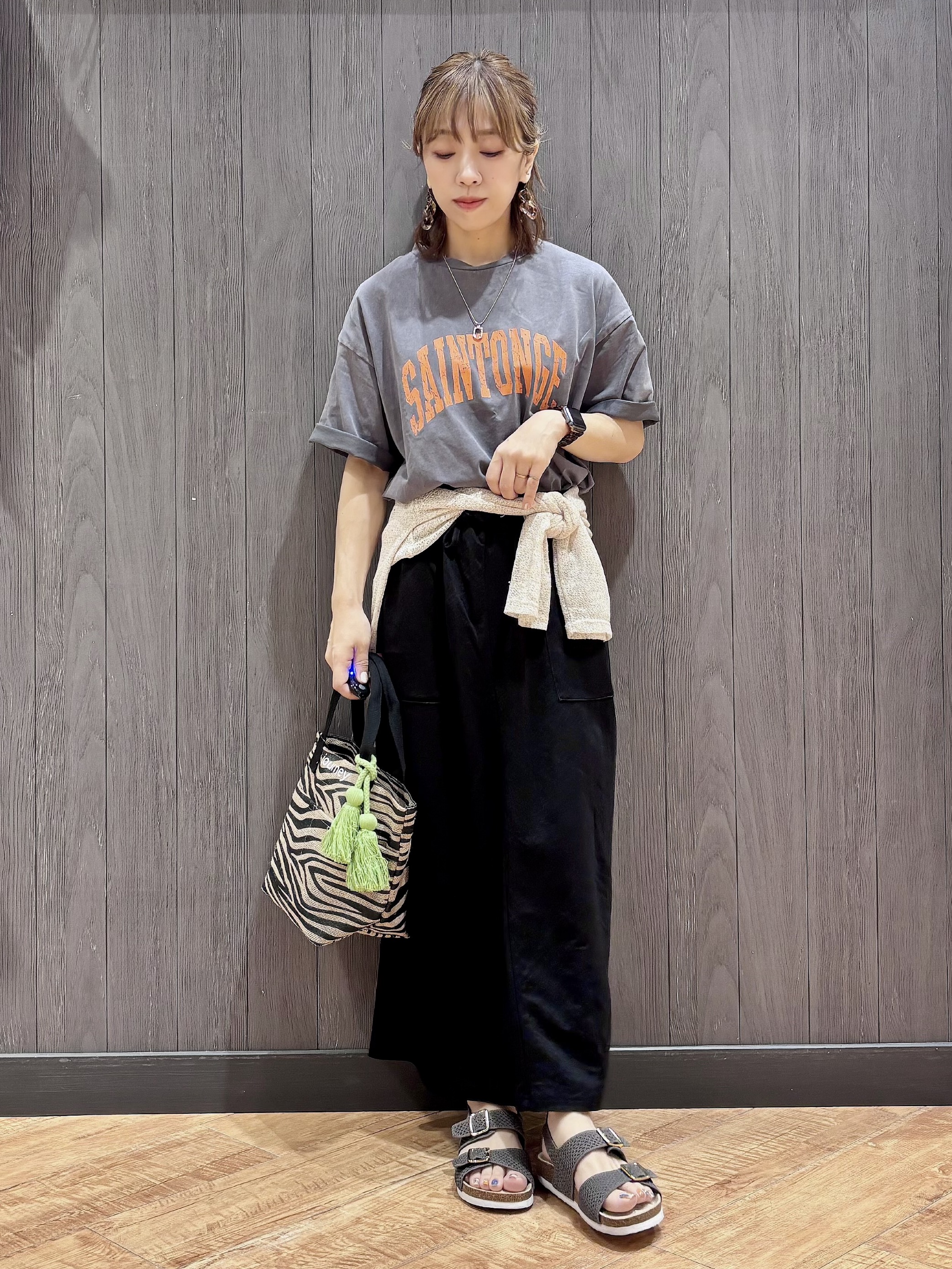 meiさんの「SHOO･LA･RUE｜【ひんやり/S-LL/洗濯機可】選べる3柄 ヴィンテージ風こなれアソートTシャツ」を使ったコーディネート