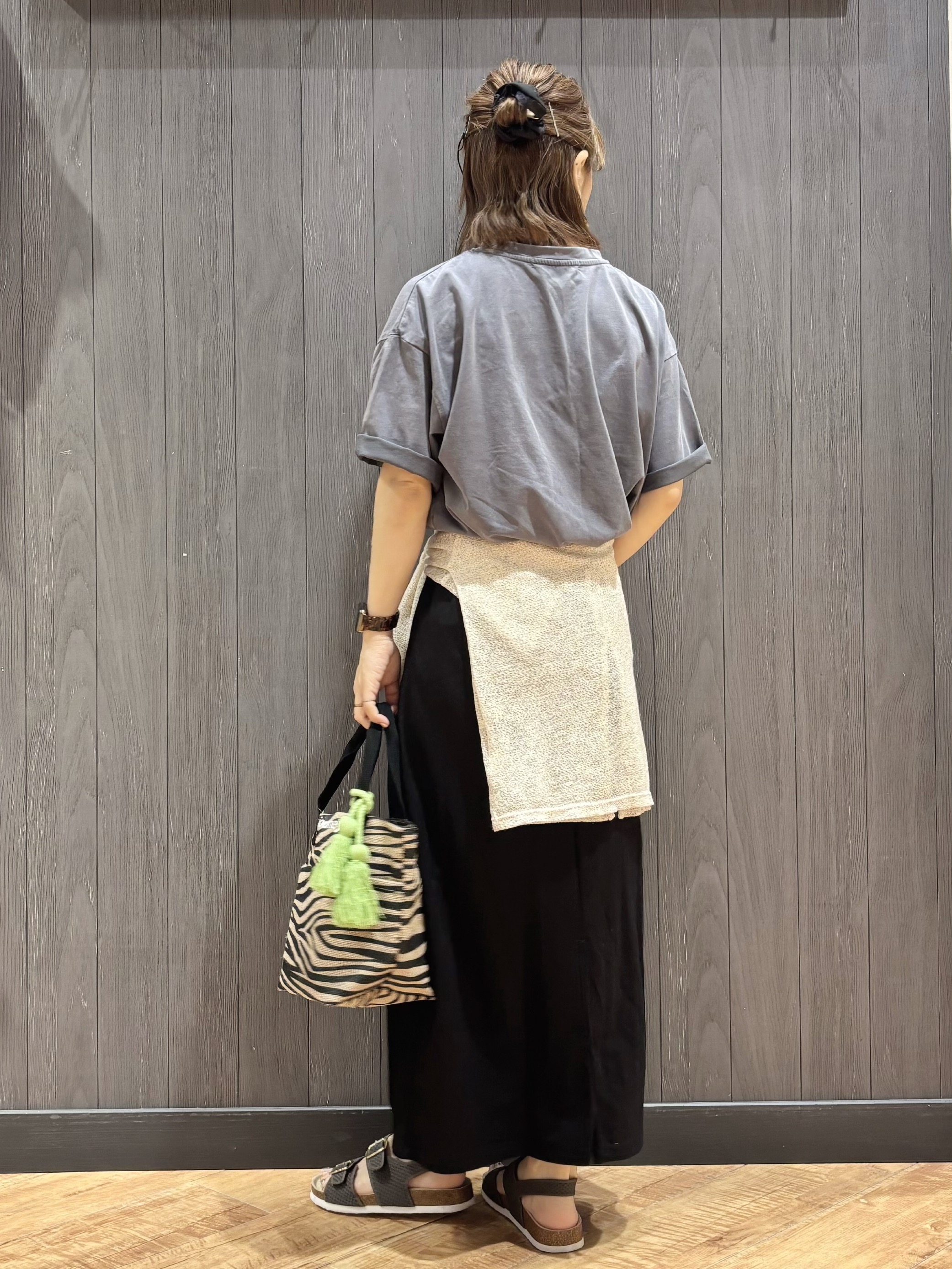 meiさんの「SHOO･LA･RUE｜【ひんやり/S-LL/洗濯機可】選べる3柄 ヴィンテージ風こなれアソートTシャツ」を使ったコーディネート