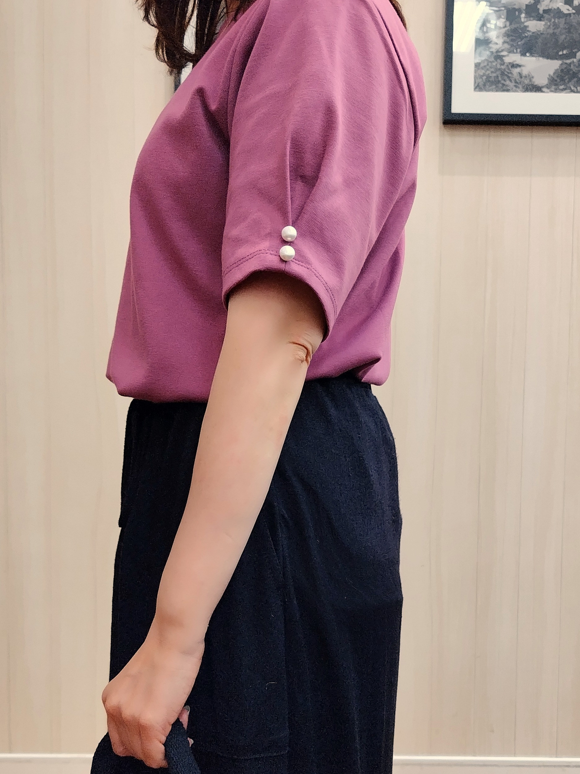 yseさんの「SHOO･LA･RUE｜【2点セット/洗濯機可/S-LL】お袖パールがアクセント ネックレス付きトップス」を使ったコーディネート