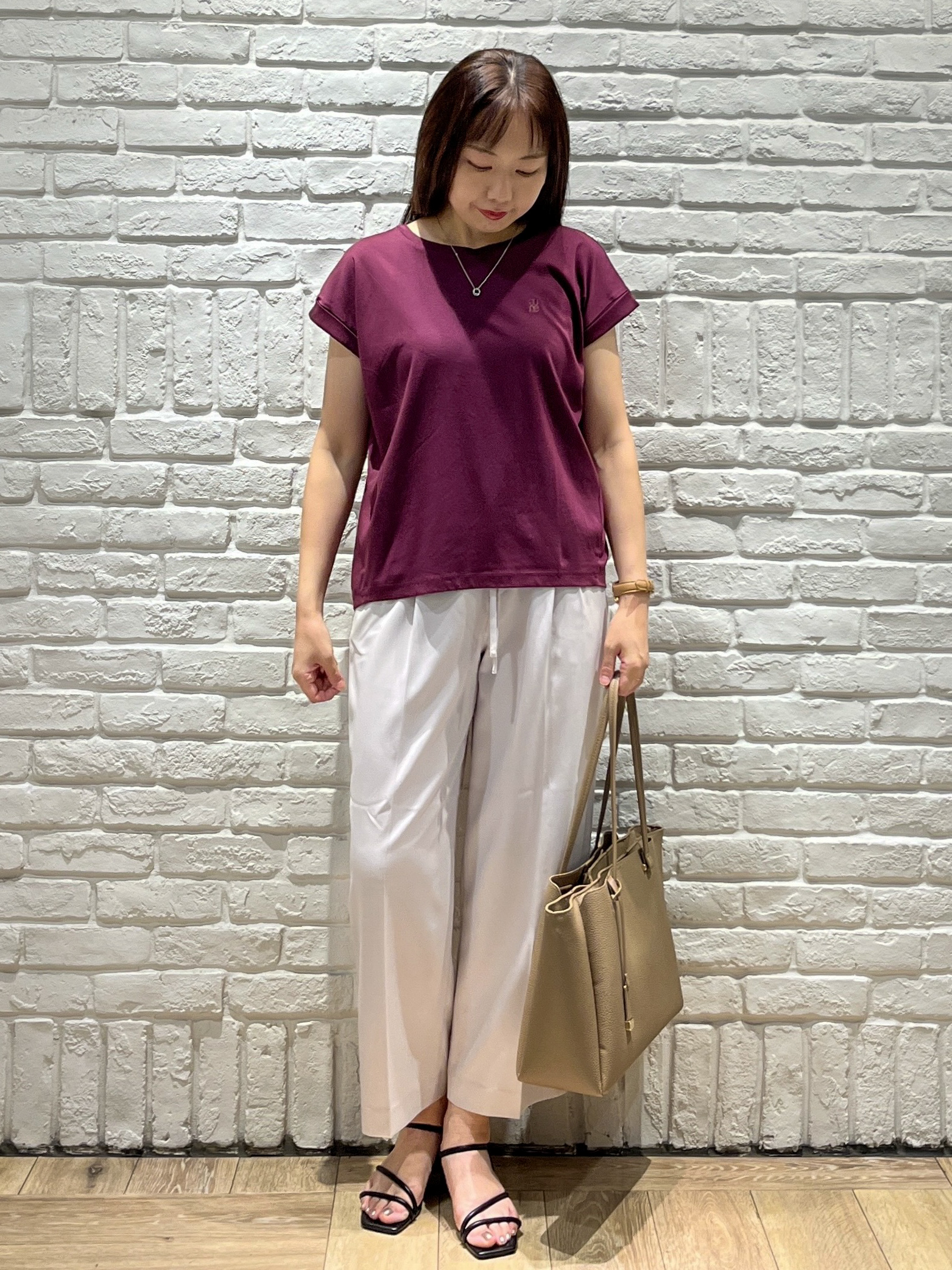 erinaさんの「index｜【接触冷感／UV】ワンポイント刺繍Tシャツ《7col／XS~3L／洗濯機OK》」を使ったコーディネート