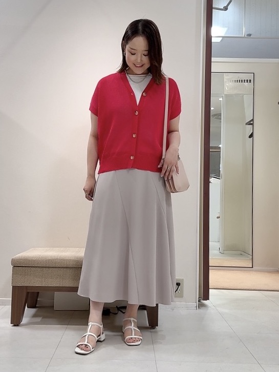 YUIさんの「UNTITLED｜【洗える/清涼感】ドライタッチスリーブレスカーディガン」を使ったコーディネート
