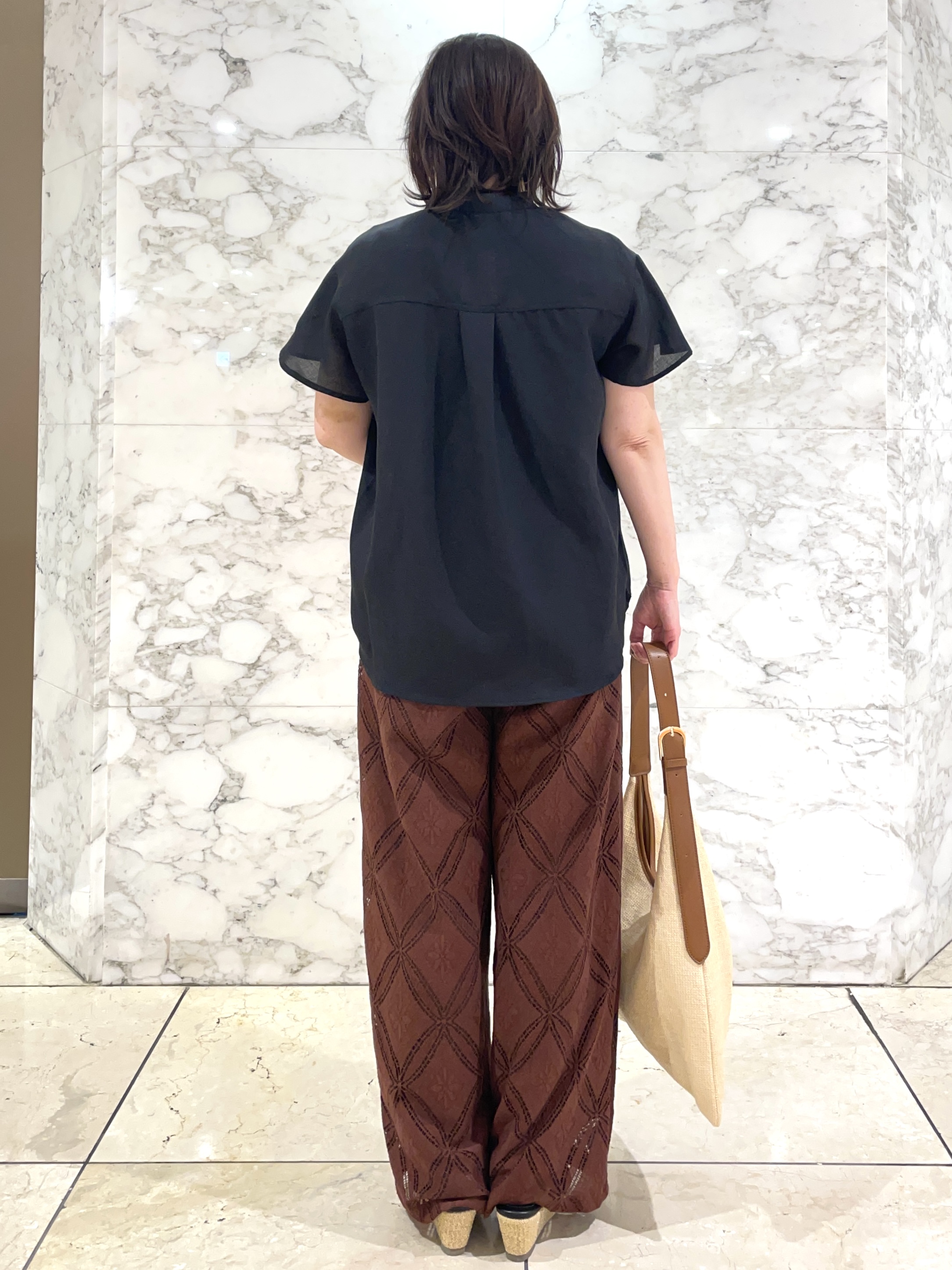 Tomoさんの「grove｜【洗濯機OK・ひんやり/SETUP可】シワになりにくい、フレアスリーブブラウス」を使ったコーディネート