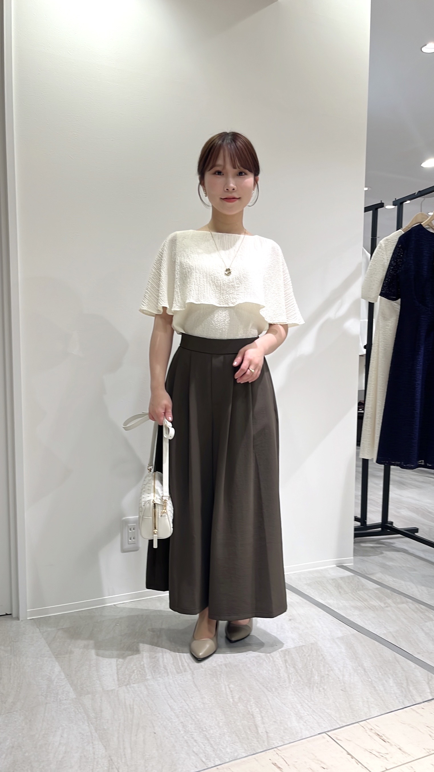 Risaさんの「UNTITLED｜【洗える/ストレッチ性/フェミニン】ケープデザインブラウス」を使ったコーディネート