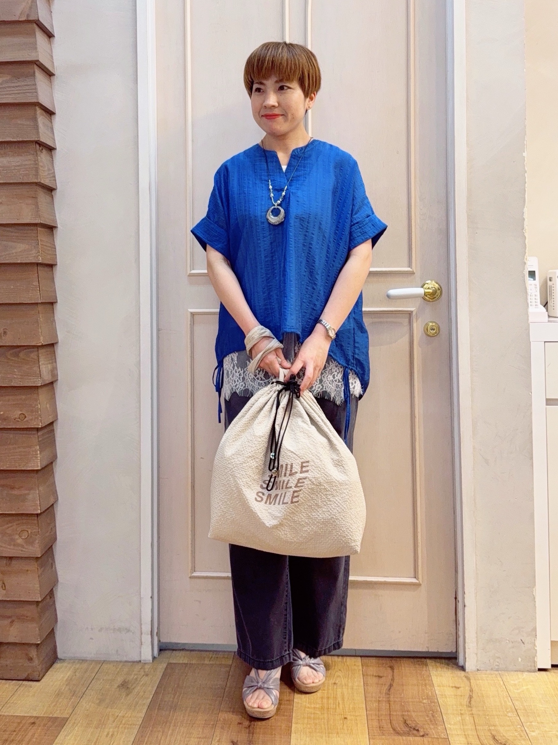きょんさんの「SHOO･LA･RUE｜【高レビュー/体型カバー】インせず着られる スキッパー裾リボンブラウス」を使ったコーディネート