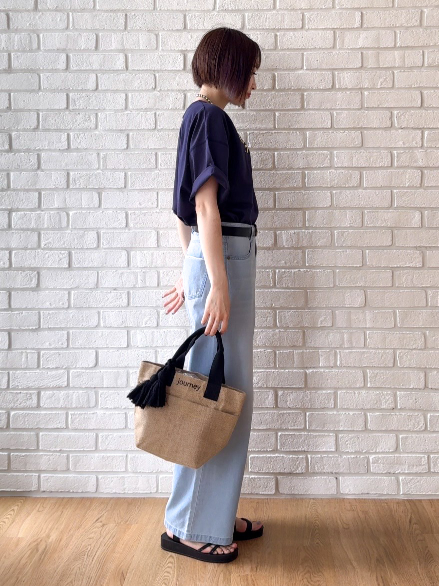 𝐜𝐡𝐢𝐤𝐚さんの「SHOO･LA･RUE｜【ひんやり】ゆるっと体型カバー BIGアソートTシャツ」を使ったコーディネート