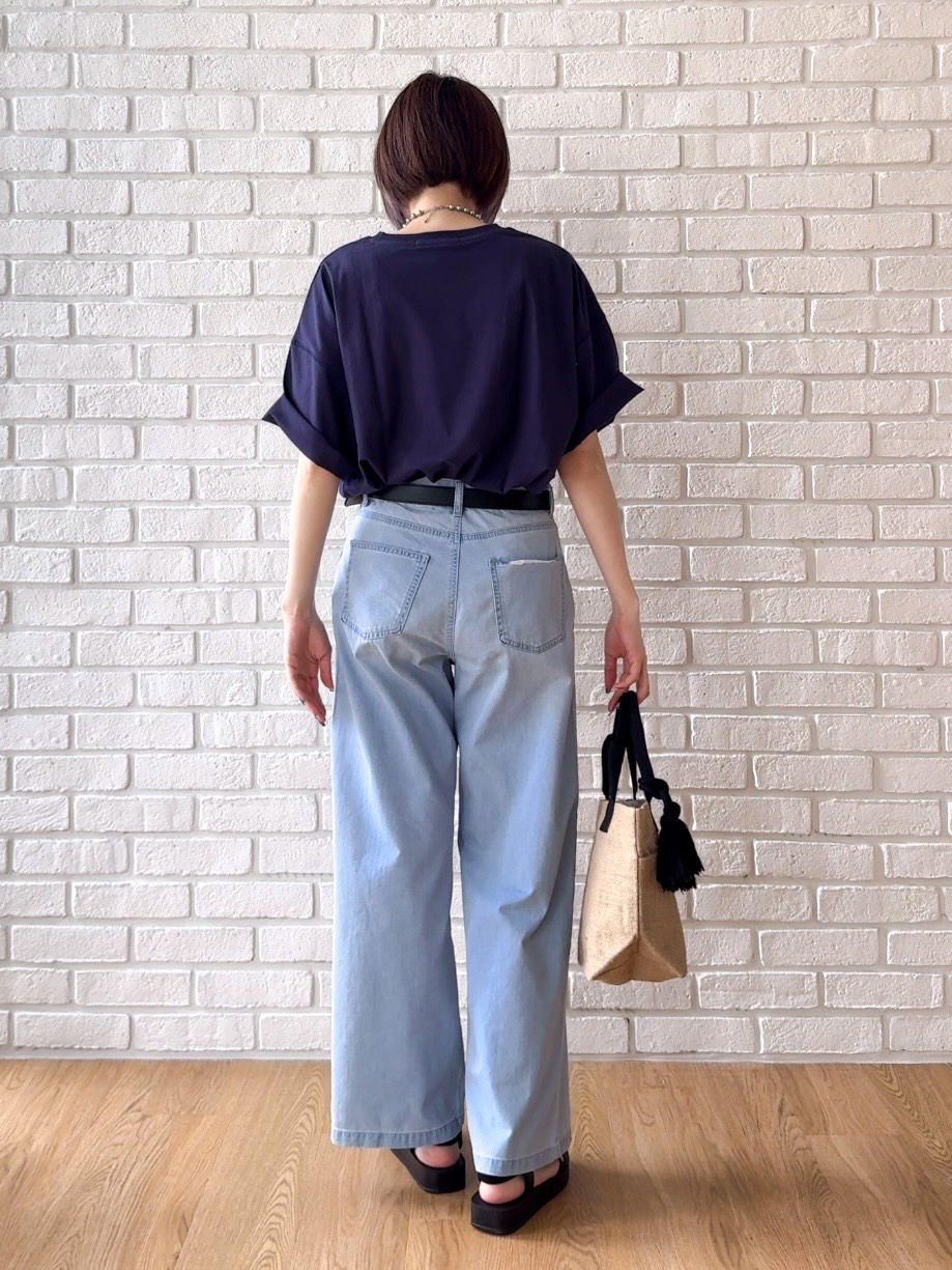 𝐜𝐡𝐢𝐤𝐚さんの「SHOO･LA･RUE｜【ひんやり】ゆるっと体型カバー BIGアソートTシャツ」を使ったコーディネート
