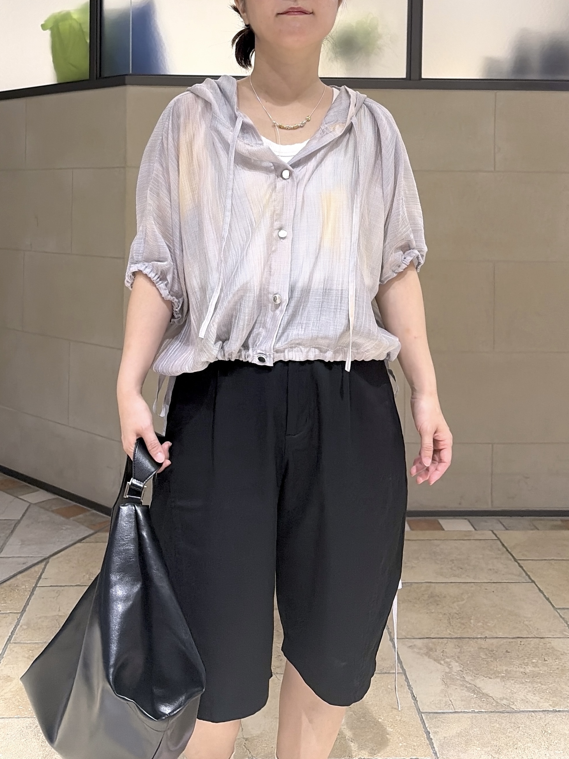 よねさんの「INDIVI｜デジタルシアープリントフーディーシャツ」を使ったコーディネート