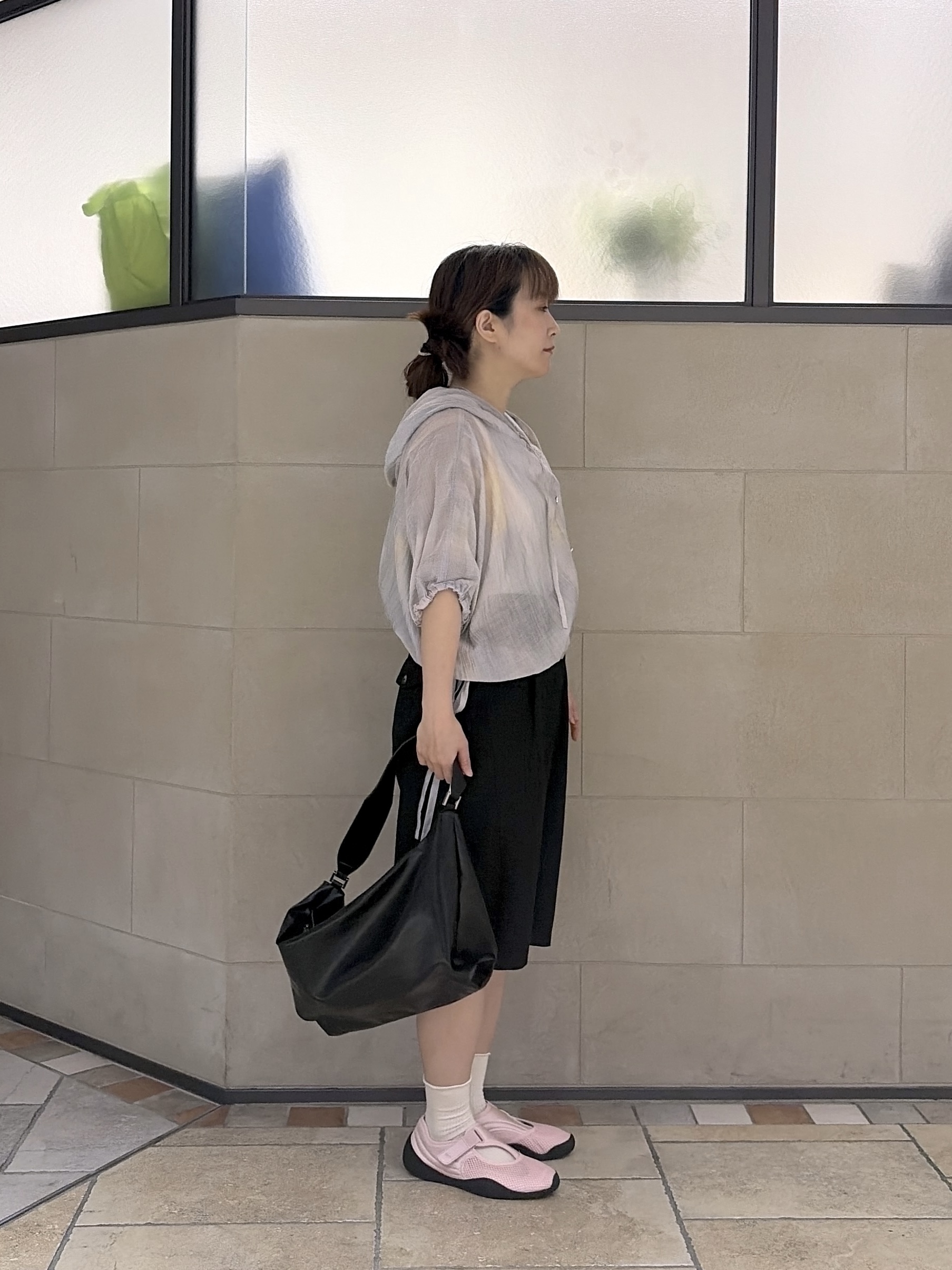 よねさんの「INDIVI｜デジタルシアープリントフーディーシャツ」を使ったコーディネート