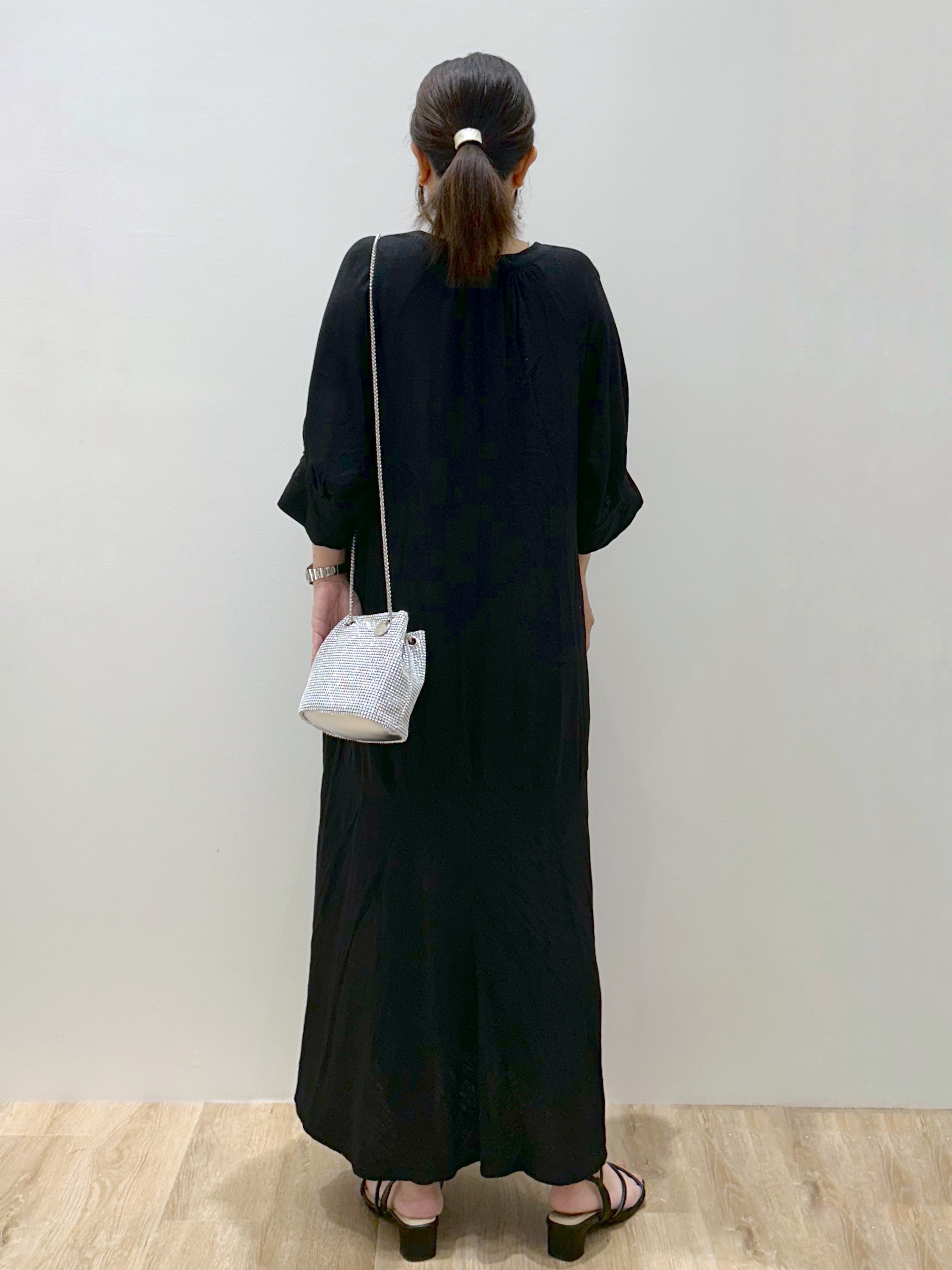 ひろみさんの「OPAQUE.CLIP｜キーネックロングワンピース【洗える】」を使ったコーディネート