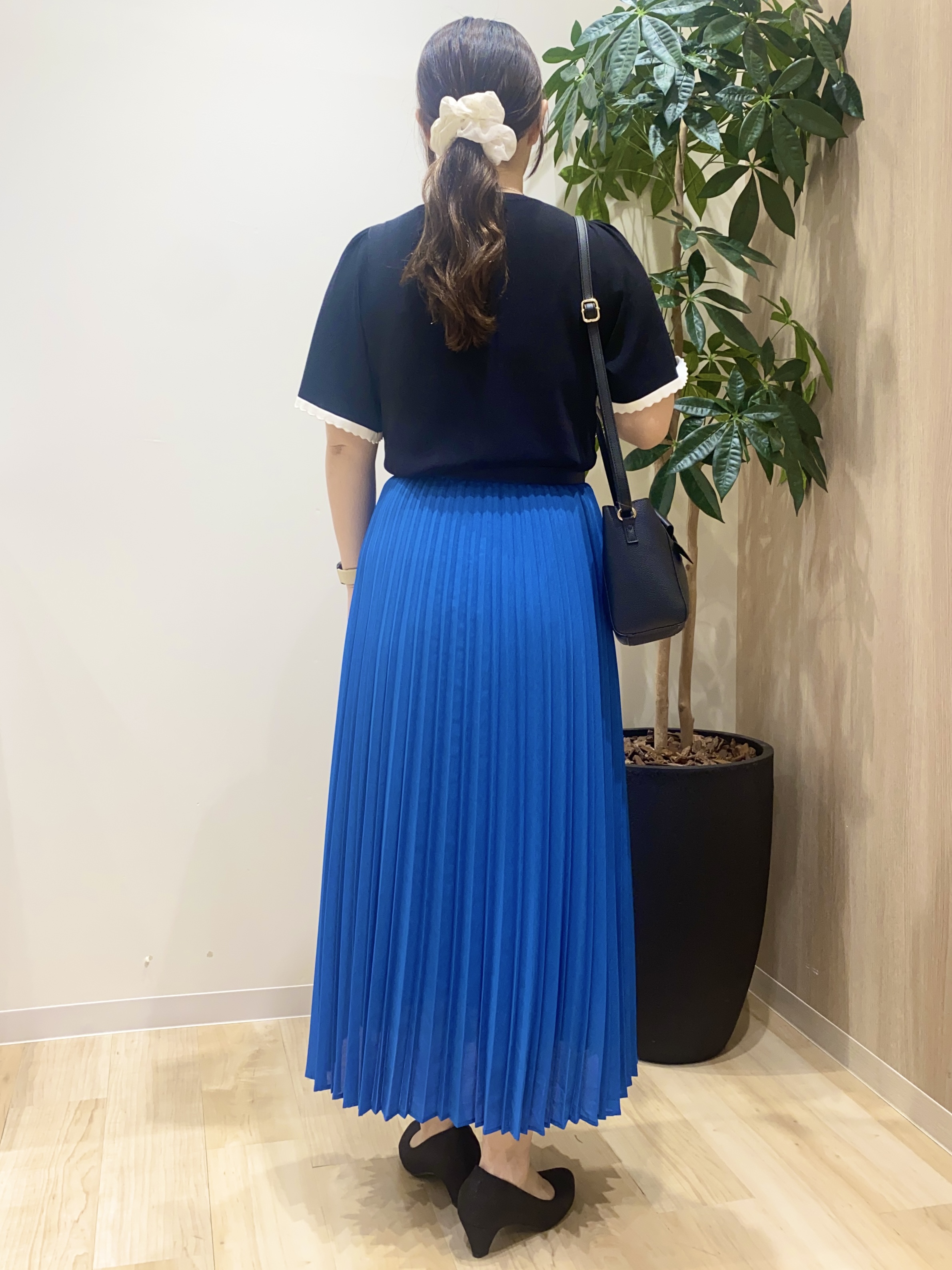 HANAさんの「grove｜高評価！【シリーズ累計36万枚！名品ニット】やわらかドライタッチ スカラップスリーブニット」を使ったコーディネート