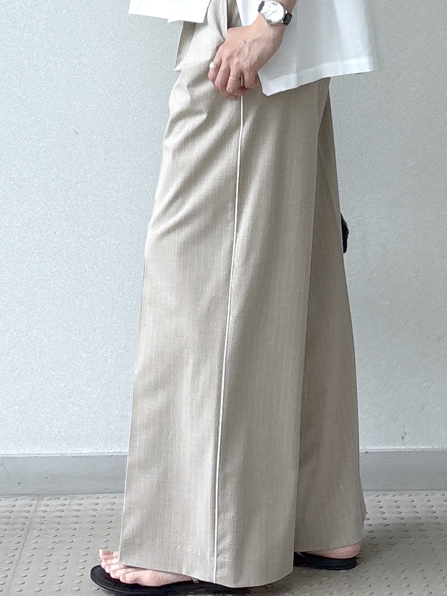 saitoさんの「DRESSTERIOR｜【毎年人気/ウォッシャブル】バックフレアオックスシャツ」を使ったコーディネート