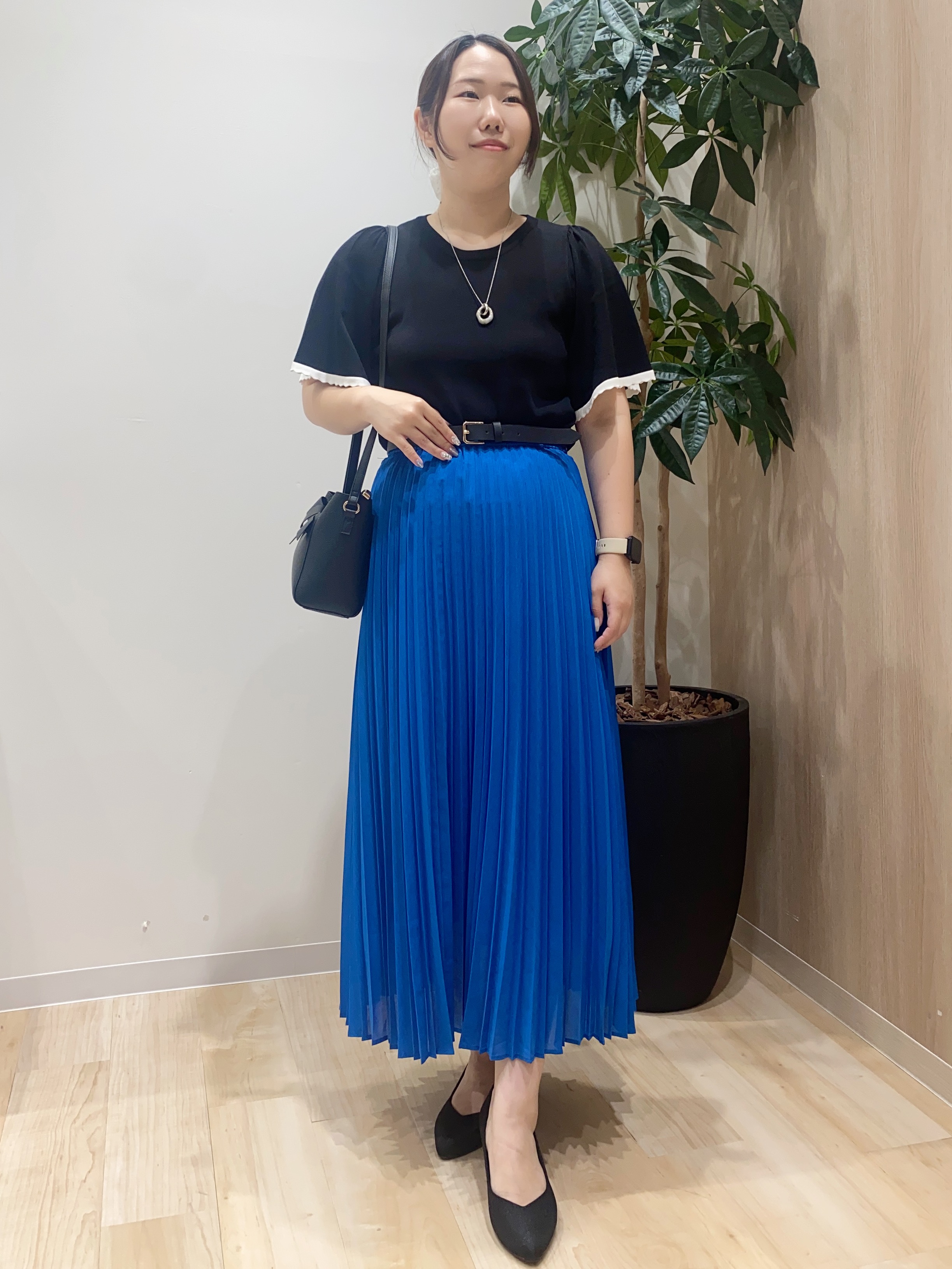 HANAさんの「grove｜高評価！【シリーズ累計36万枚！名品ニット】やわらかドライタッチ スカラップスリーブニット」を使ったコーディネート