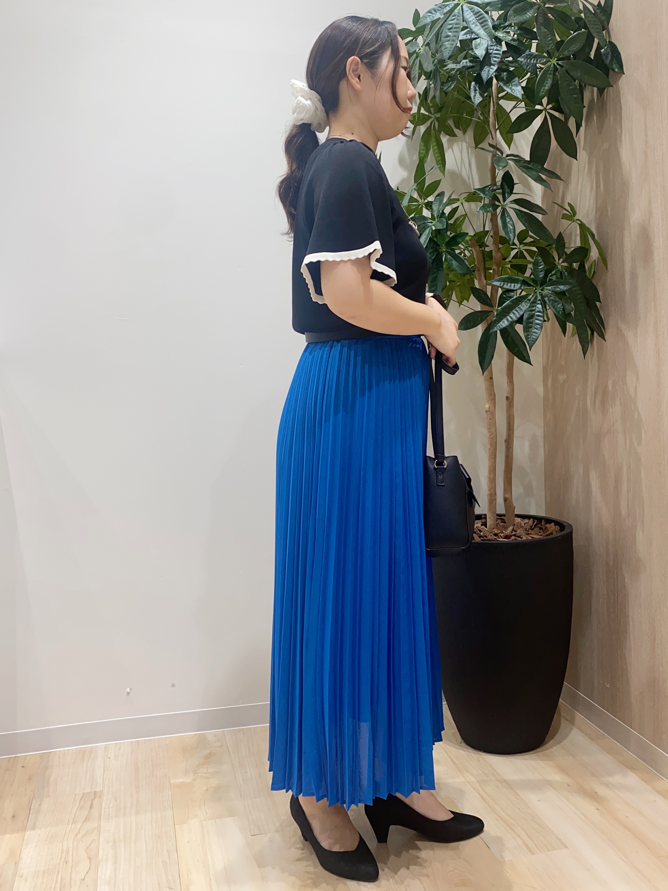HANAさんの「grove｜高評価！【シリーズ累計36万枚！名品ニット】やわらかドライタッチ スカラップスリーブニット」を使ったコーディネート