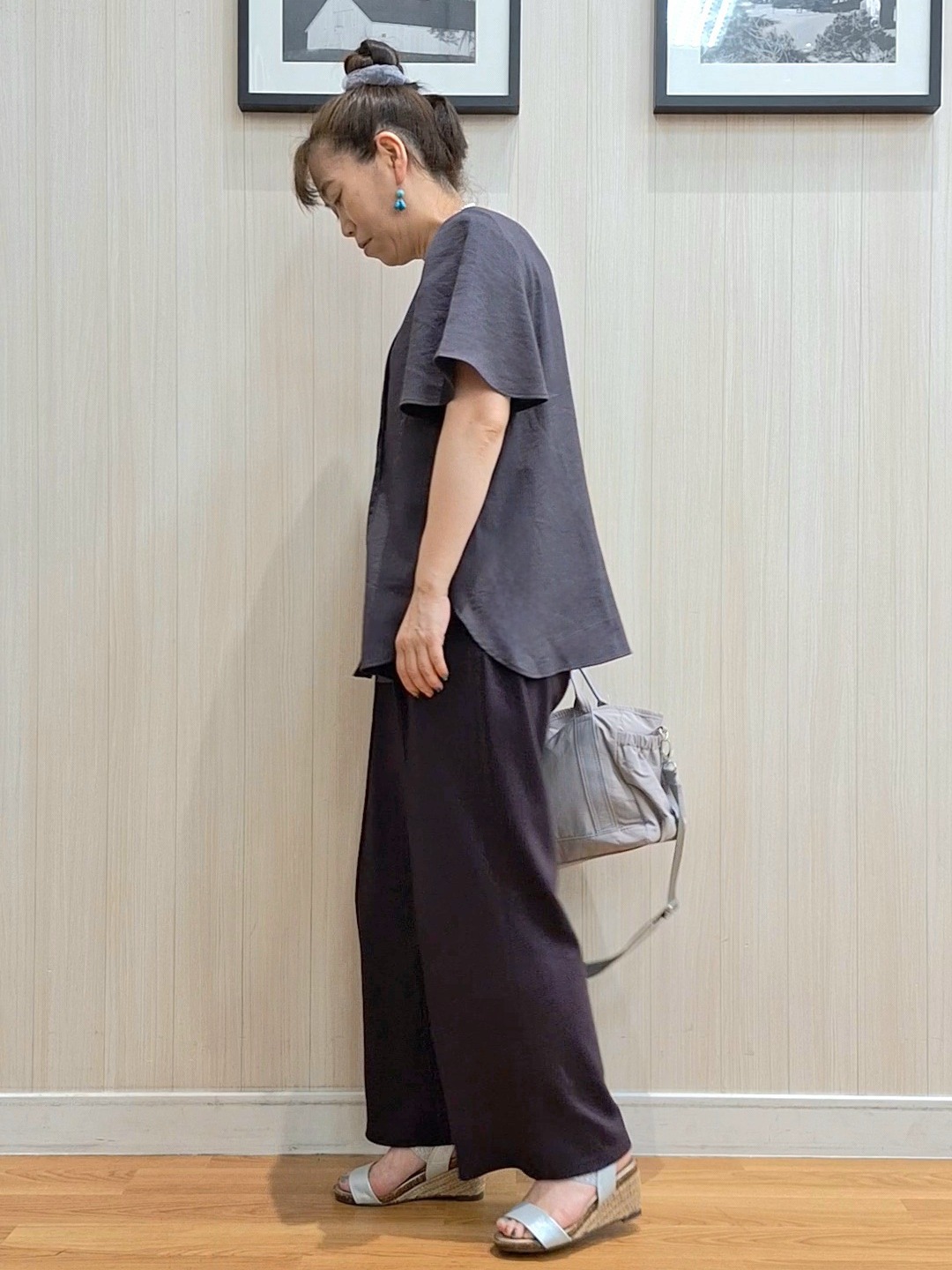 Saoさんの「SHOO･LA･RUE｜【セットアップ可/洗濯機可】サラっと着られる 麻調Ⅴネックタックブラウス」を使ったコーディネート